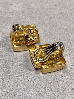 Orecchini a cerchio di Charles Krypell in oro giallo 18 carati con diamanti baguette incastonati a canale