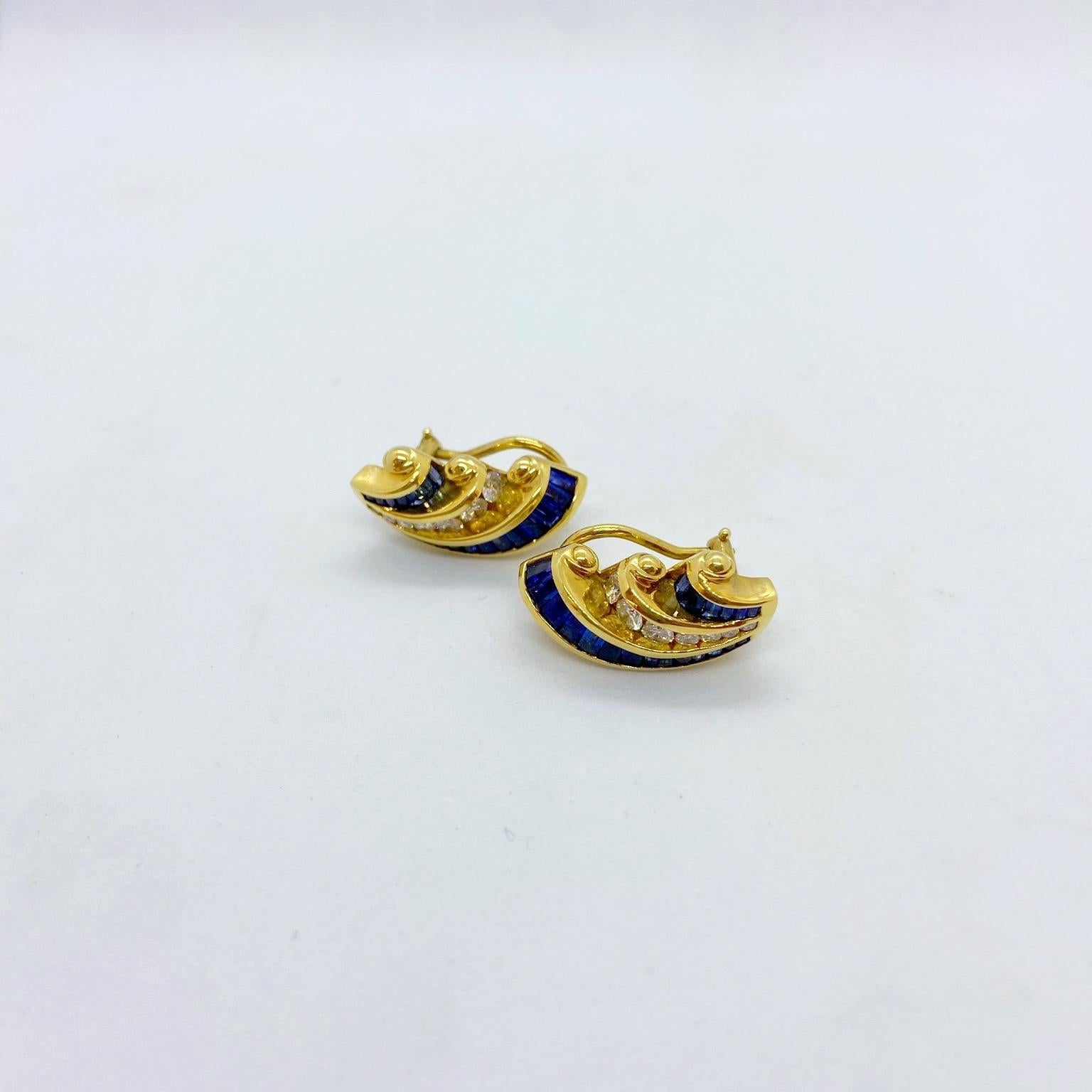Charles Krypell Boucles d'oreilles en or 18 carats avec saphirs bleus de 2,63 carats et 0,74 carat Diamant Unisexe en vente