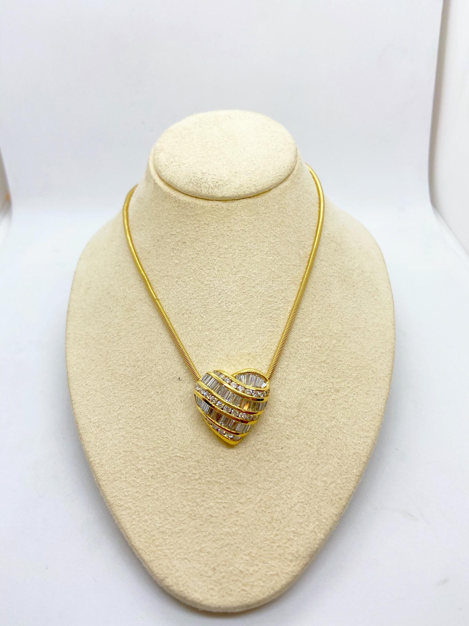 Moderne Charles Krypell Pendentif en forme de cœur en or jaune 18 carats et diamants de 2,21 carats en vente