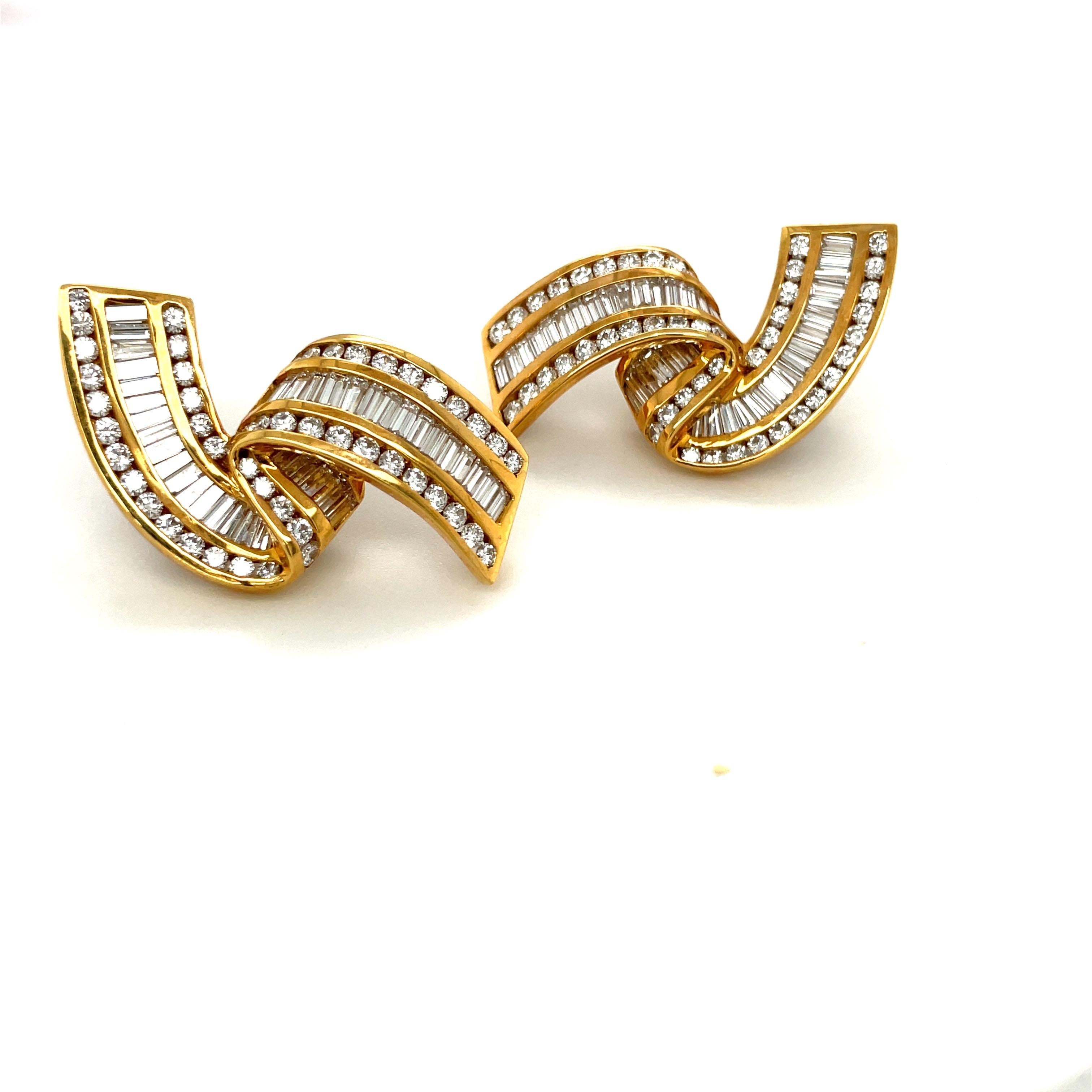 Charles Krypell 18KT Yellow Gold 6.94CT Baguette & Round Diamond Ribbon Earrings In New Condition For Sale In New York, NY