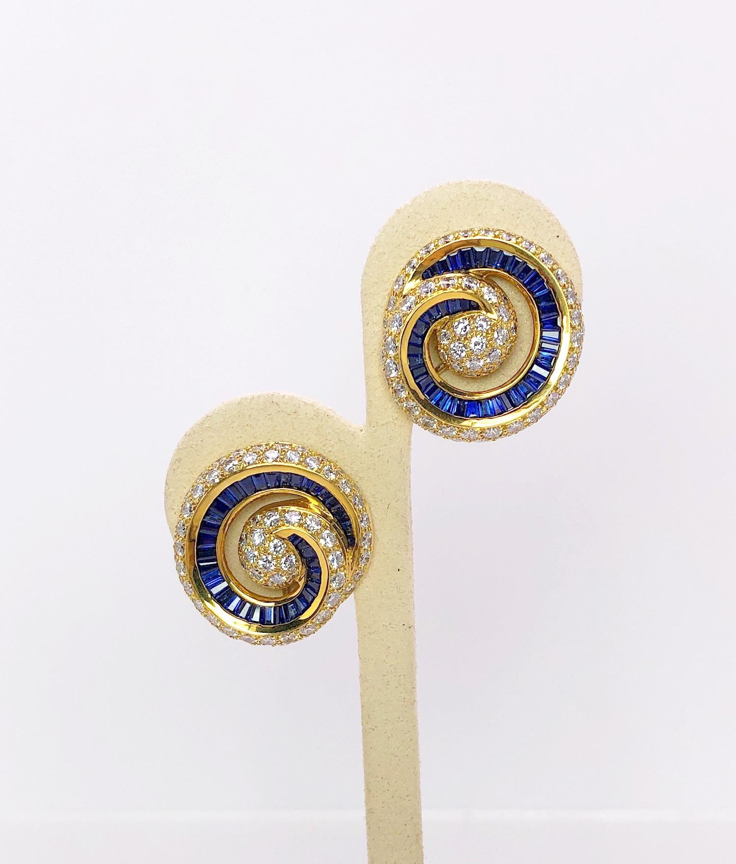 Nautilus-Ohrringe Charles Krypell, 18 Karat Gelbgold Diamant und blauer Saphir (Zeitgenössisch) im Angebot