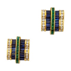 Charles Krypell, boucles d'oreilles 18 carats YG en diamants, saphirs bleus et émeraudes sertis de manière invisible