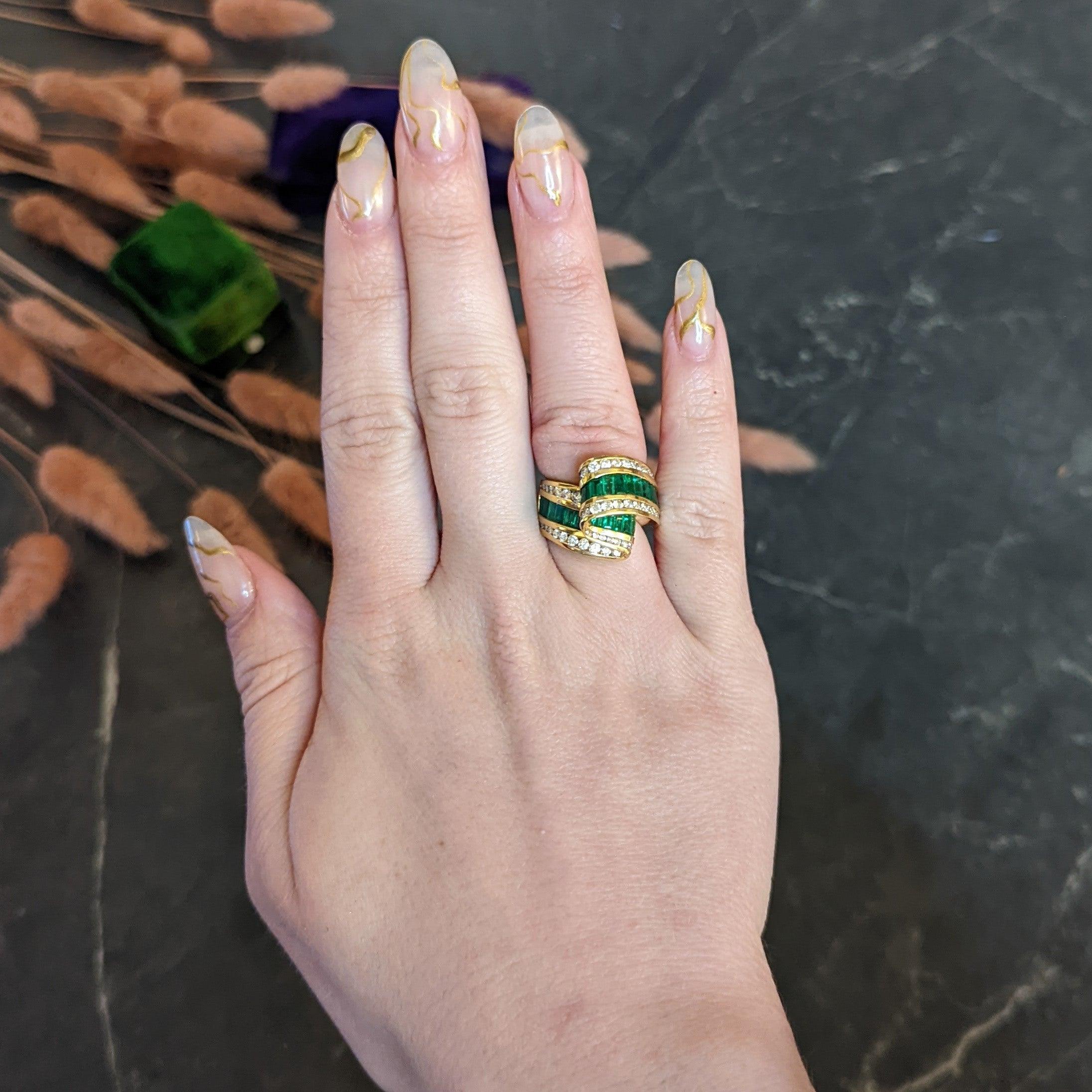 Charles Krypell Bandring, 4,00 Karat Smaragd Diamant 18 Karat Gold 8