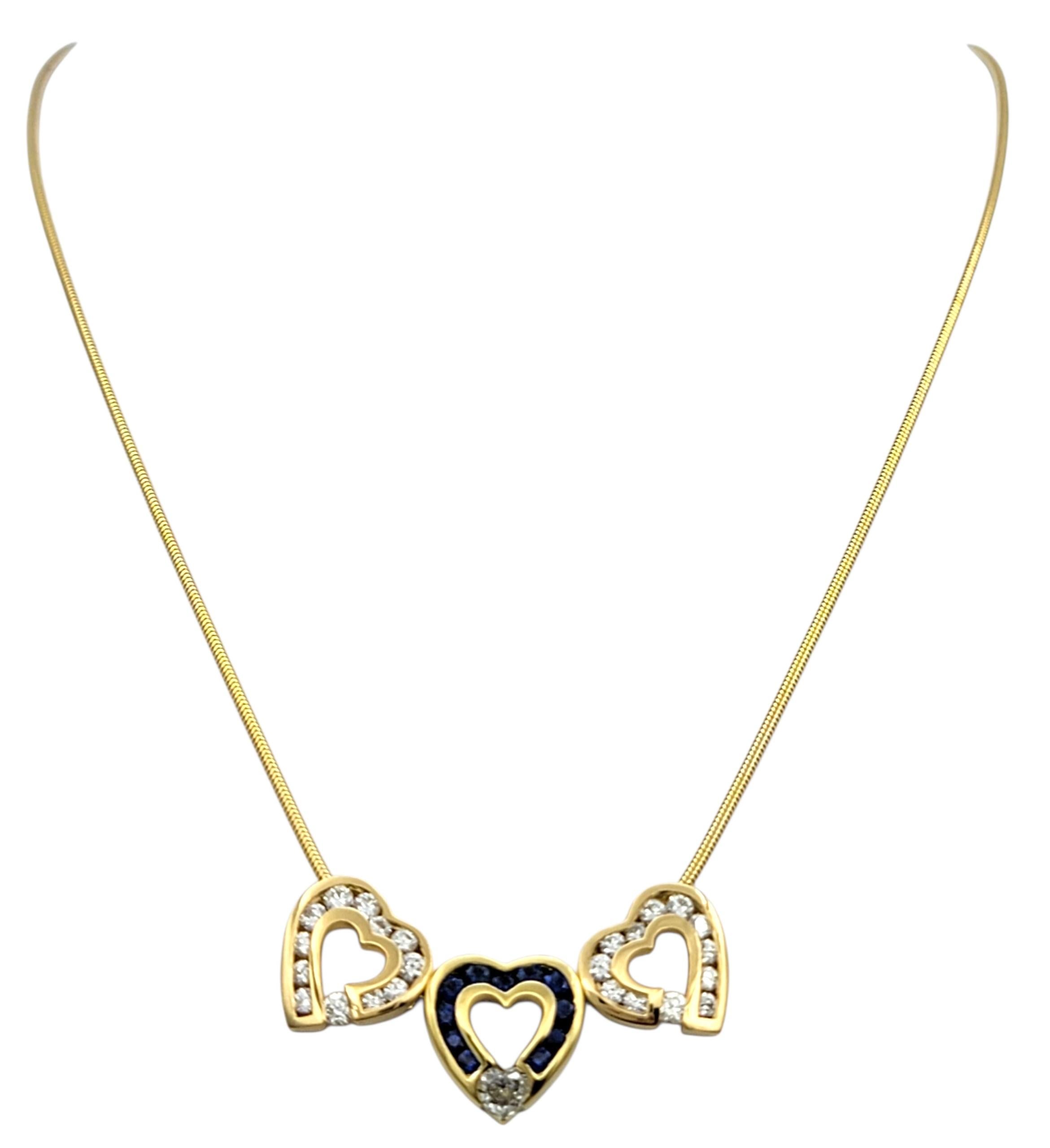 Contemporain Charles Krypell - Collier triple cœur en or 18 carats avec diamants et saphir bleu en vente