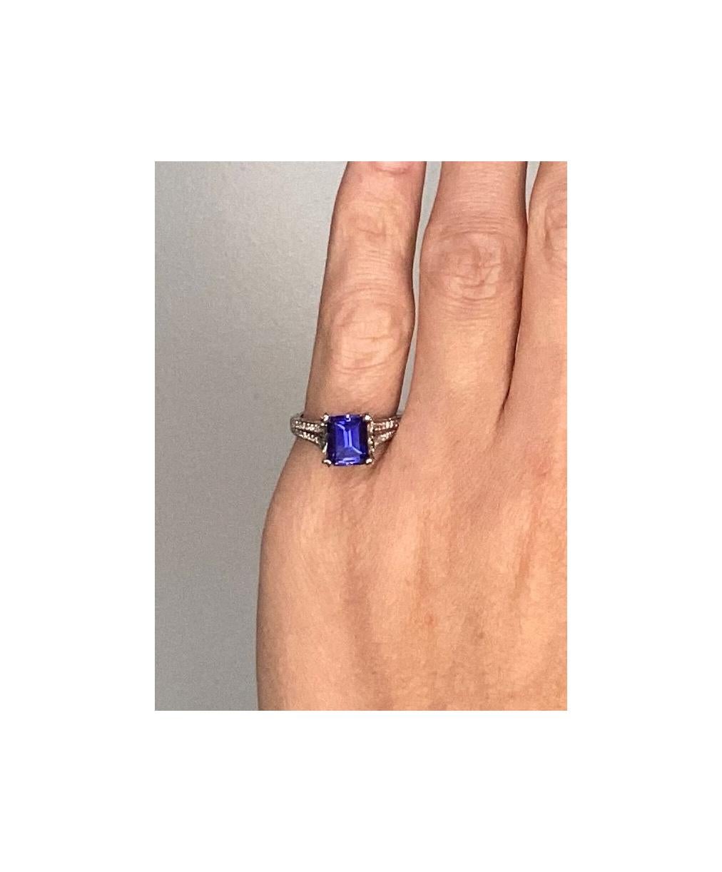 Charles Krypell Bague moderne en platine avec diamants et tanzanite de 4,91 carats en vente 3