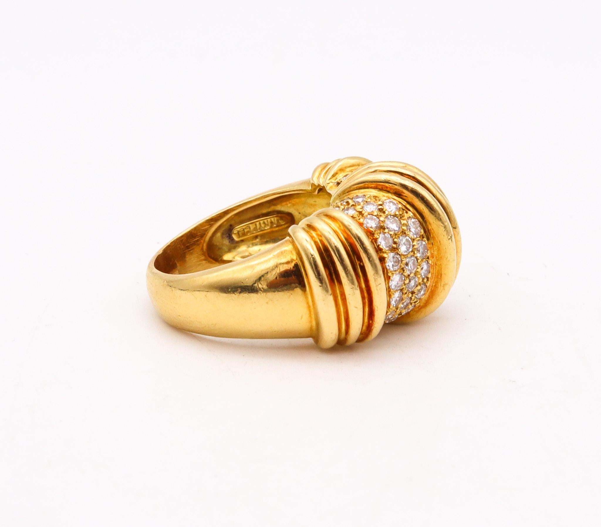 Charles Krypell Modernist Cocktail Ring In 18Kt Gold With 1.08 Cts In Diamonds In Excellent Condition For Sale In Miami, FL