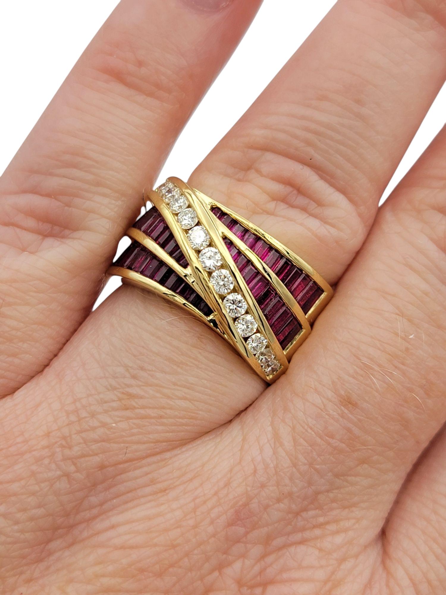 Charles Krypell Anillo Cruzado de Rubíes y Diamantes en Oro Amarillo de 18 Kilates en venta 4