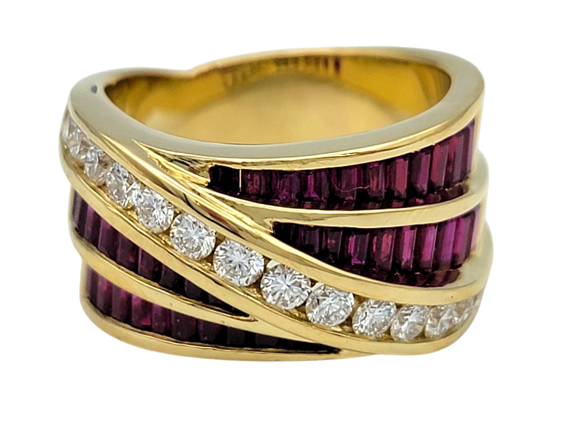Charles Krypell Anillo Cruzado de Rubíes y Diamantes en Oro Amarillo de 18 Kilates Contemporáneo en venta