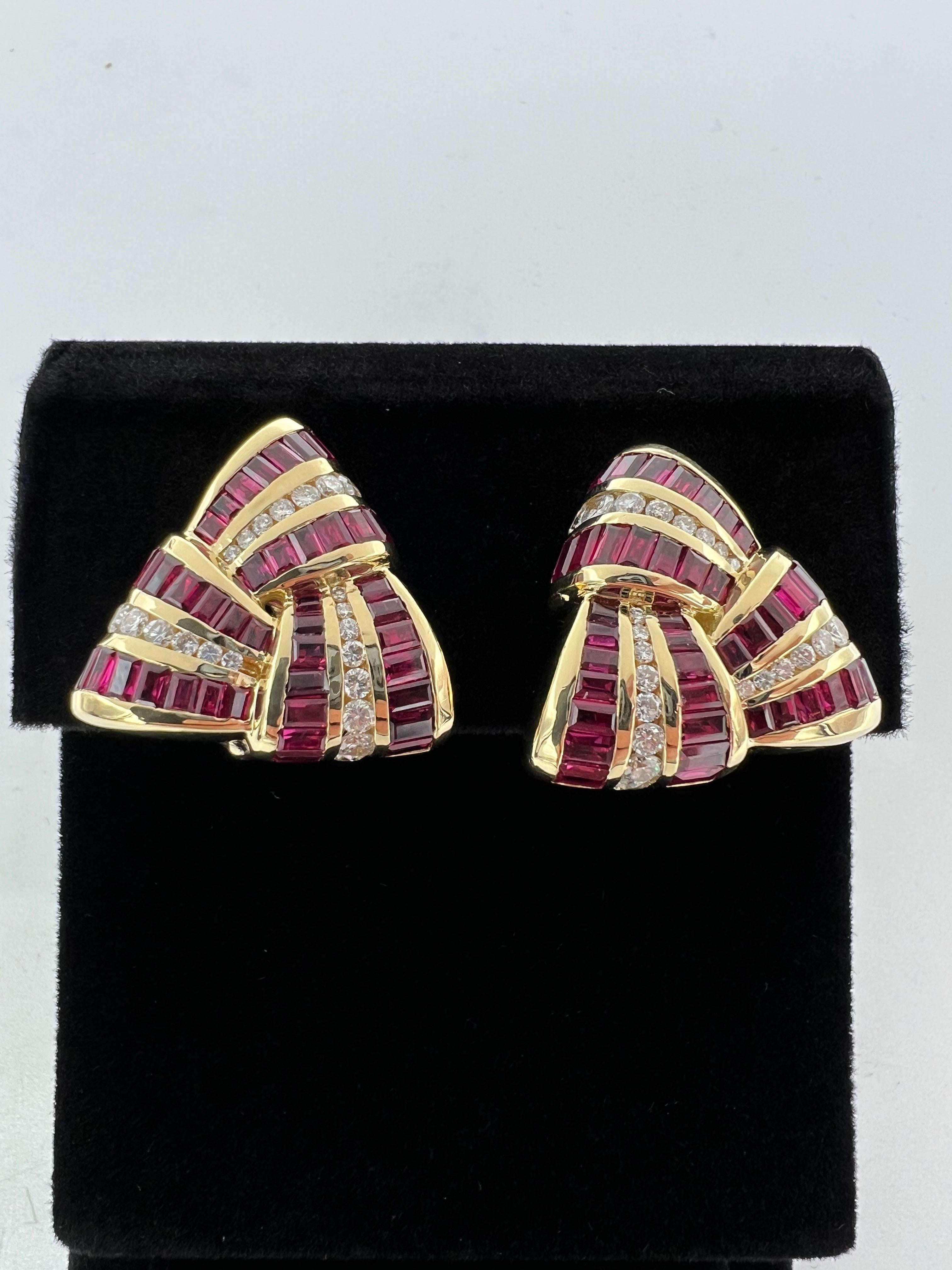 Contemporain Charles Krypell, boucles d'oreilles en or jaune, rubis et diamants en vente