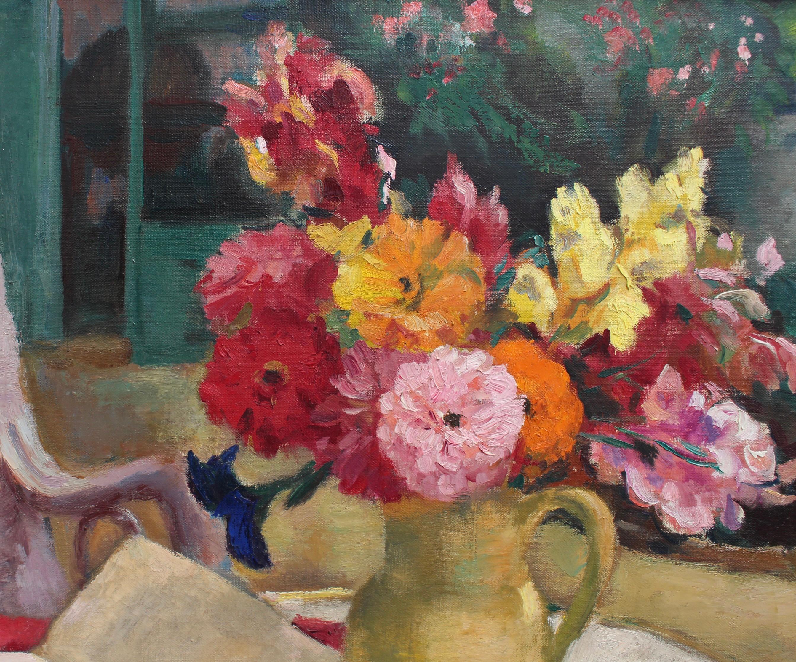 la cruche jaune, huile sur toile, par Charles Kvapil (1939). Peintre prolifique de bouquets, l'artiste a créé des dizaines de tableaux ayant pour sujet des fleurs. Et bien sûr, comment ne pas aimer les bouquets de fleurs dans sa maison ? Elles