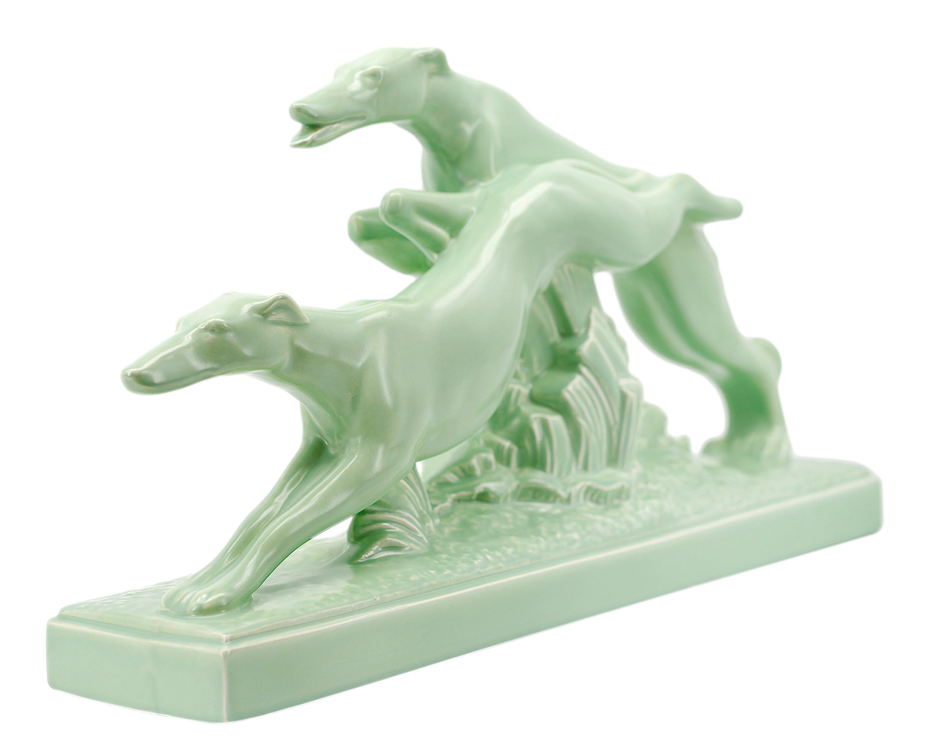 Charles LEMANCEAU Keramik-Keramik- Greyhound-Couple, Paar, 1920 (Frühes 20. Jahrhundert) im Angebot