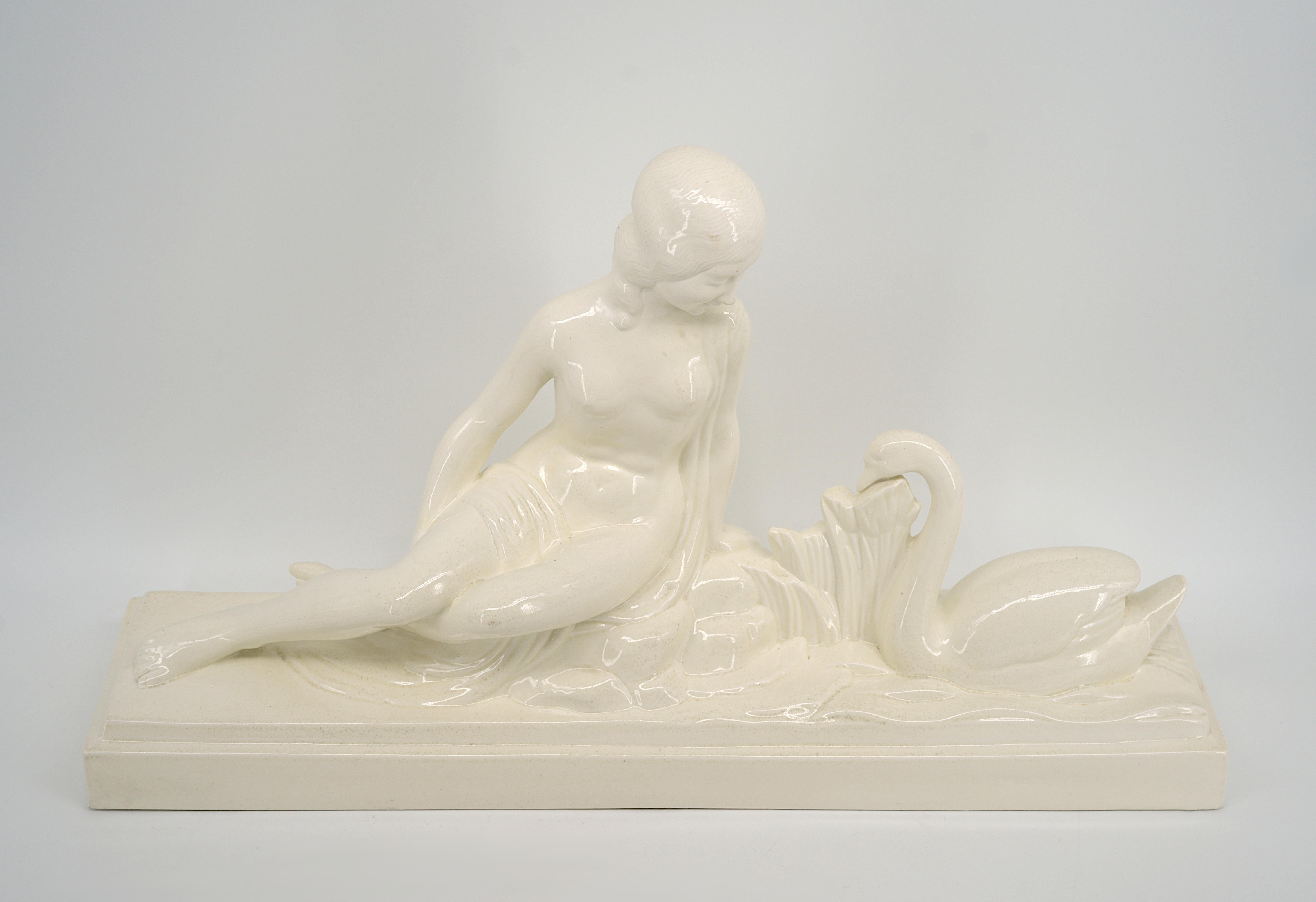 Art Déco Charles Lemanceau Scultura di Leda e il Cigno in ceramica, 1920 in vendita