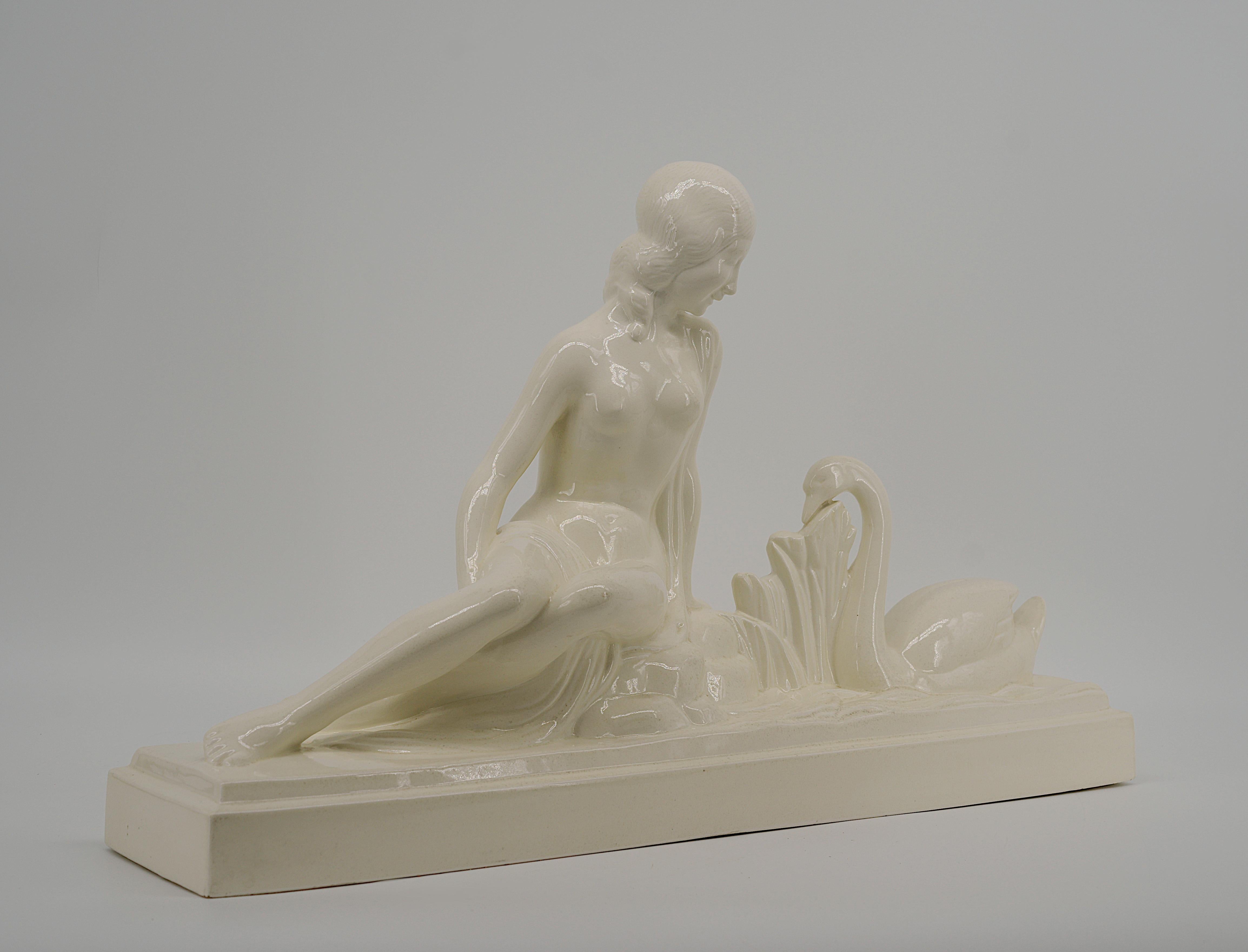 Francese Charles Lemanceau Scultura di Leda e il Cigno in ceramica, 1920 in vendita
