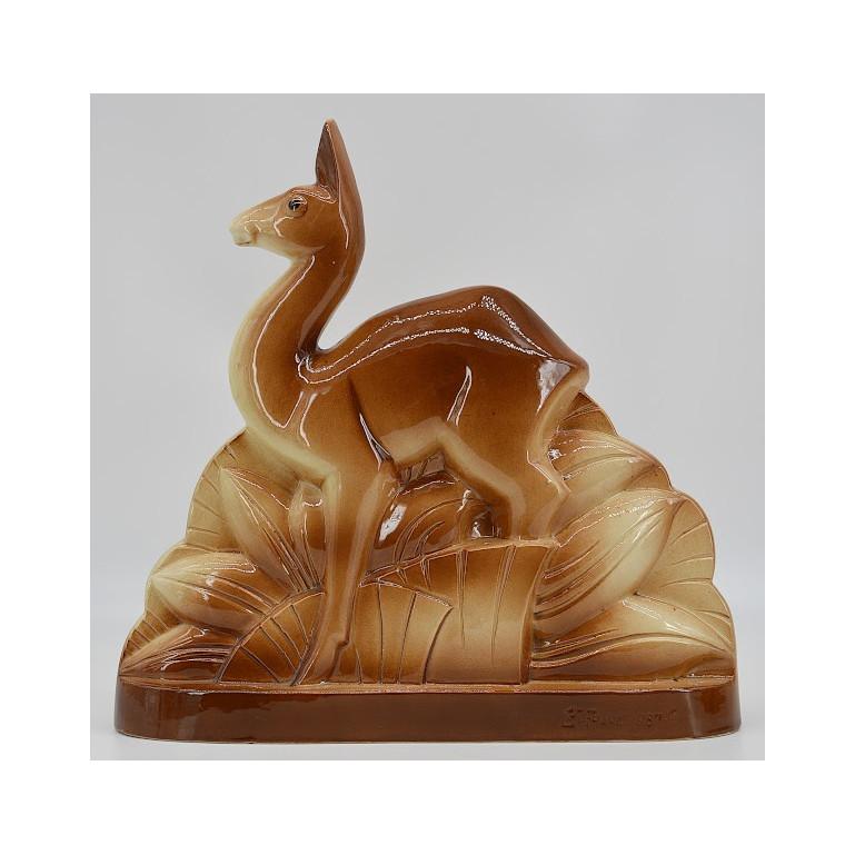 Sculpture Art déco en forme de lama réalisée par Charles Lemanceau à Saint-Clément (Luneville), France, années 1920. Céramique française Art Déco. Dimensions : largeur : 14,7