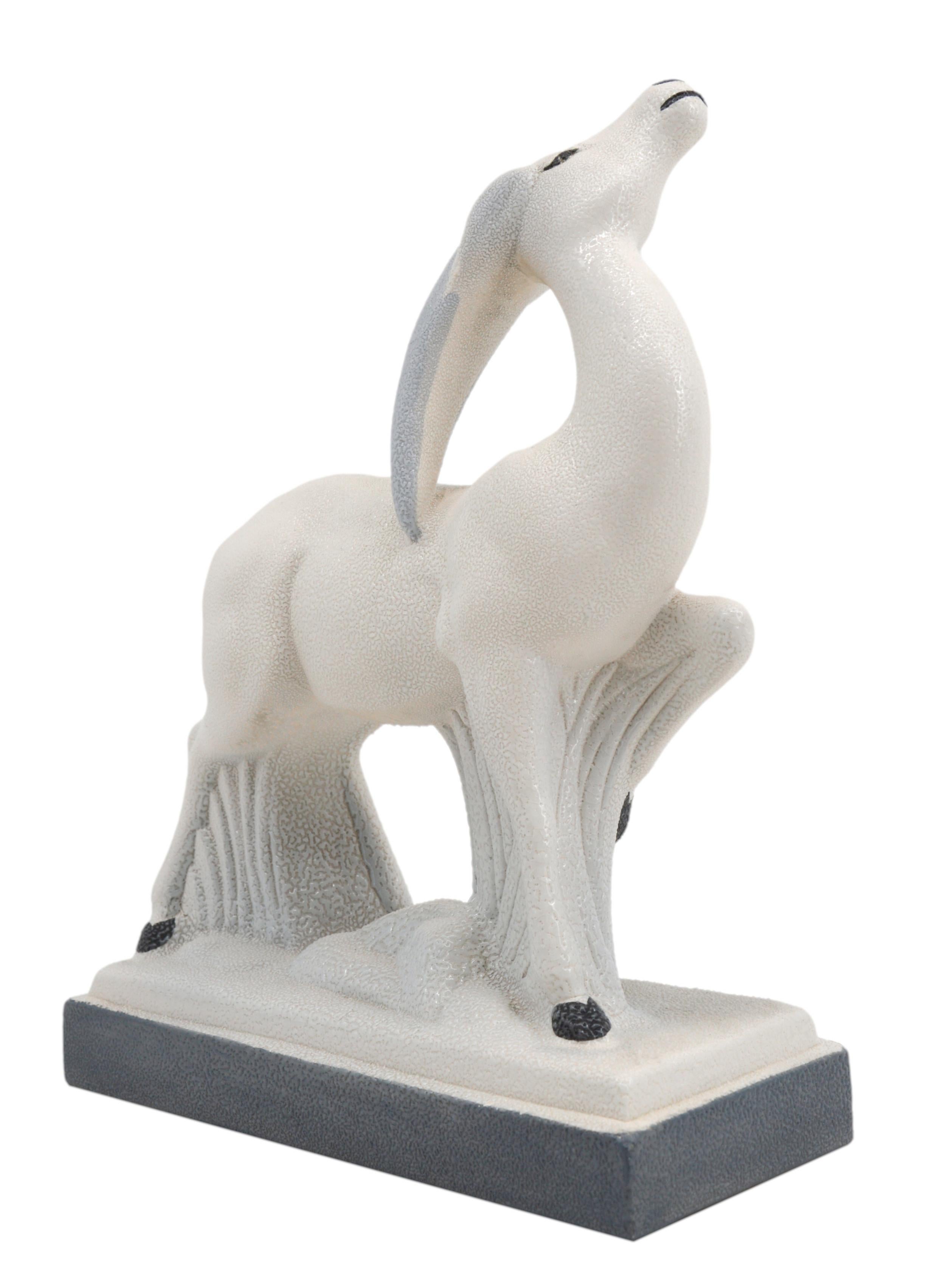 Sculpture d'antilope Art déco française par Charles Lemanceau à Sainte-Radegonde, France, années 1930. Sculpture en céramique nommée 