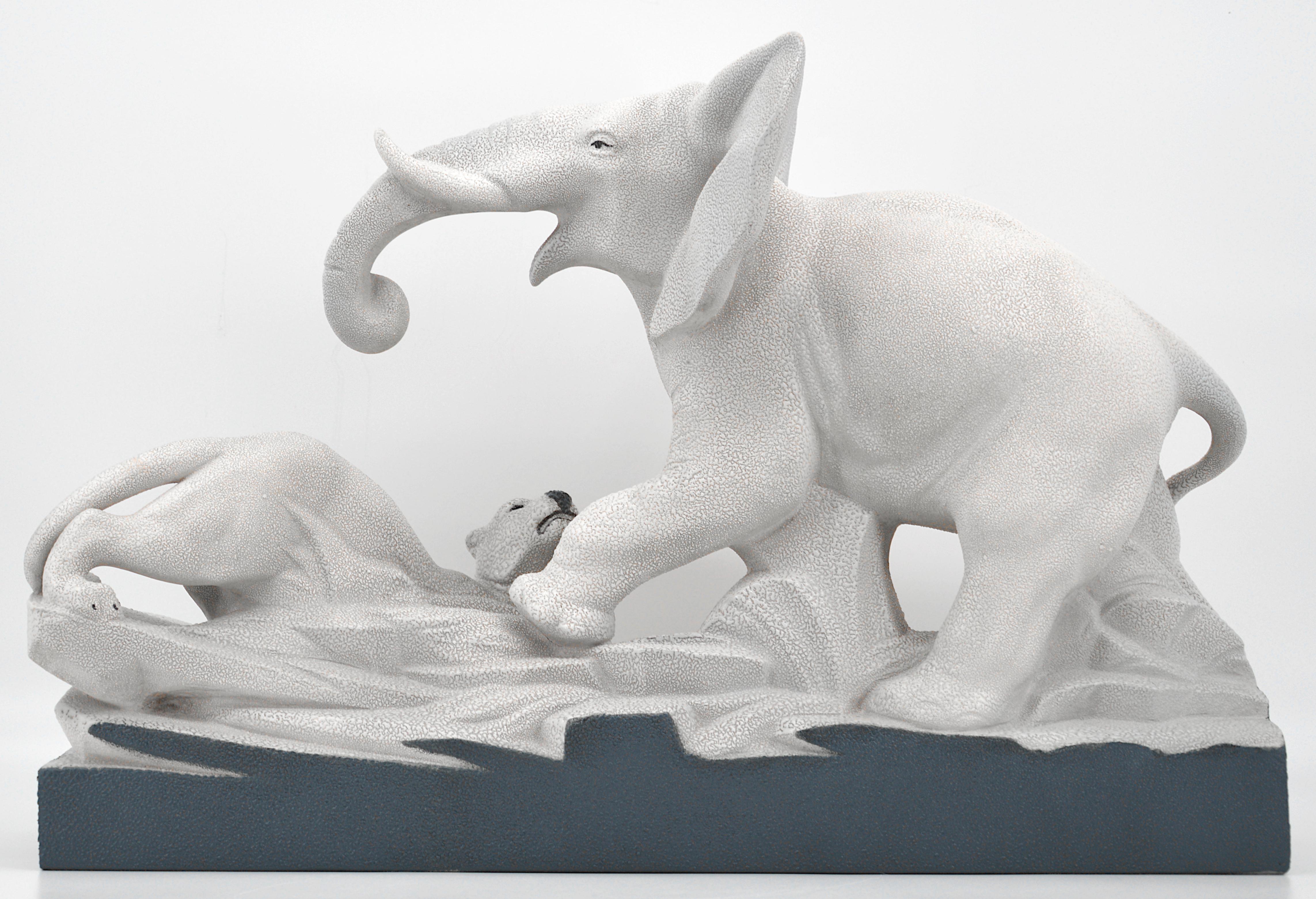 Charles Lemanceau French Art Deco Elephant Vs Lioness Sculpture, 1930s In Good Condition For Sale In Saint-Amans-des-Cots, FR