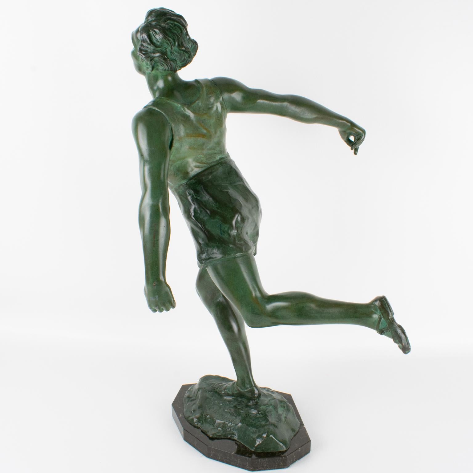 Francese Charles Lemoyne Scultura sportiva in bronzo Art Deco The Finish Runner, 1920 circa in vendita