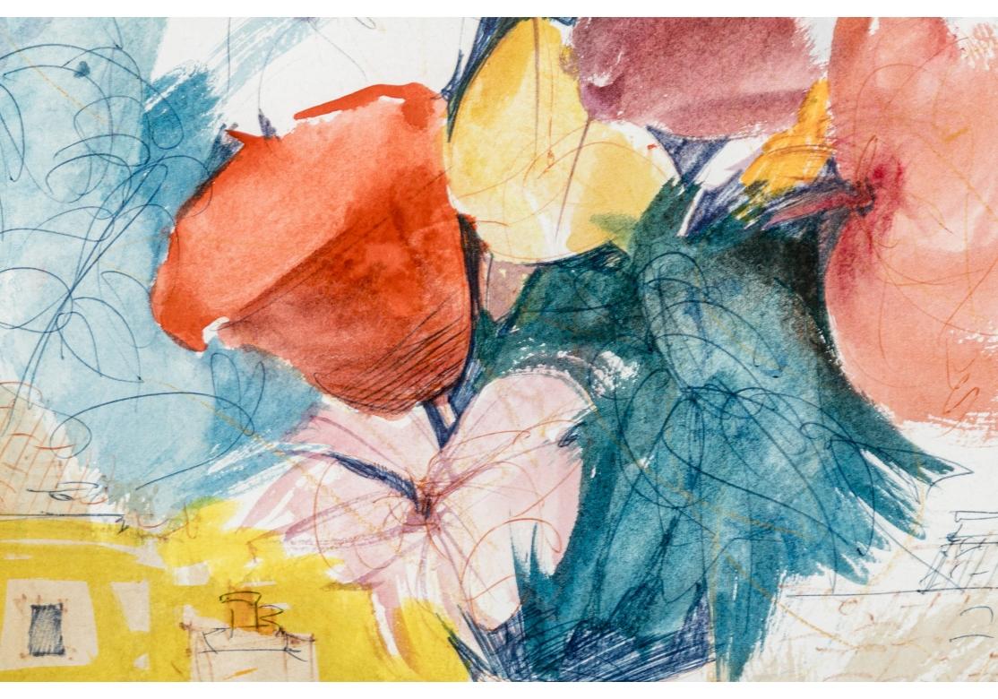 Aquarelle et encre représentant une nature morte florale avec un bouquet coloré dans un vase bleu et blanc posé sur une table ronde couverte de rose/violet, un volet bleu à droite.
Présenté dans un cadre en nickel texturé et lisse, mat et