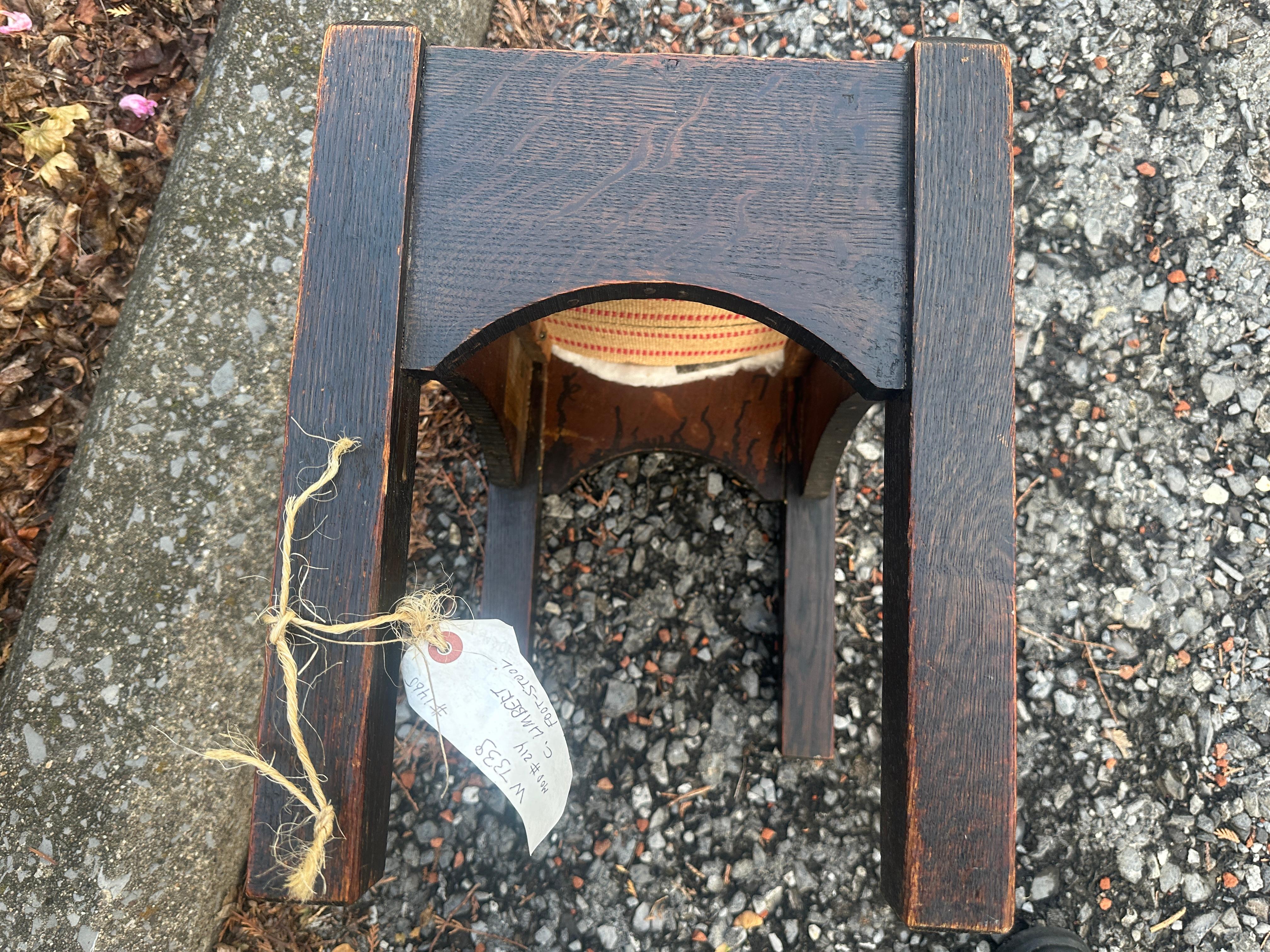 Charles Limbert Footstool c. 1910 -  stickley era   W7339,  SALE  TOTAL OFF  30% In Good Condition For Sale In Shamokin Dam, PA