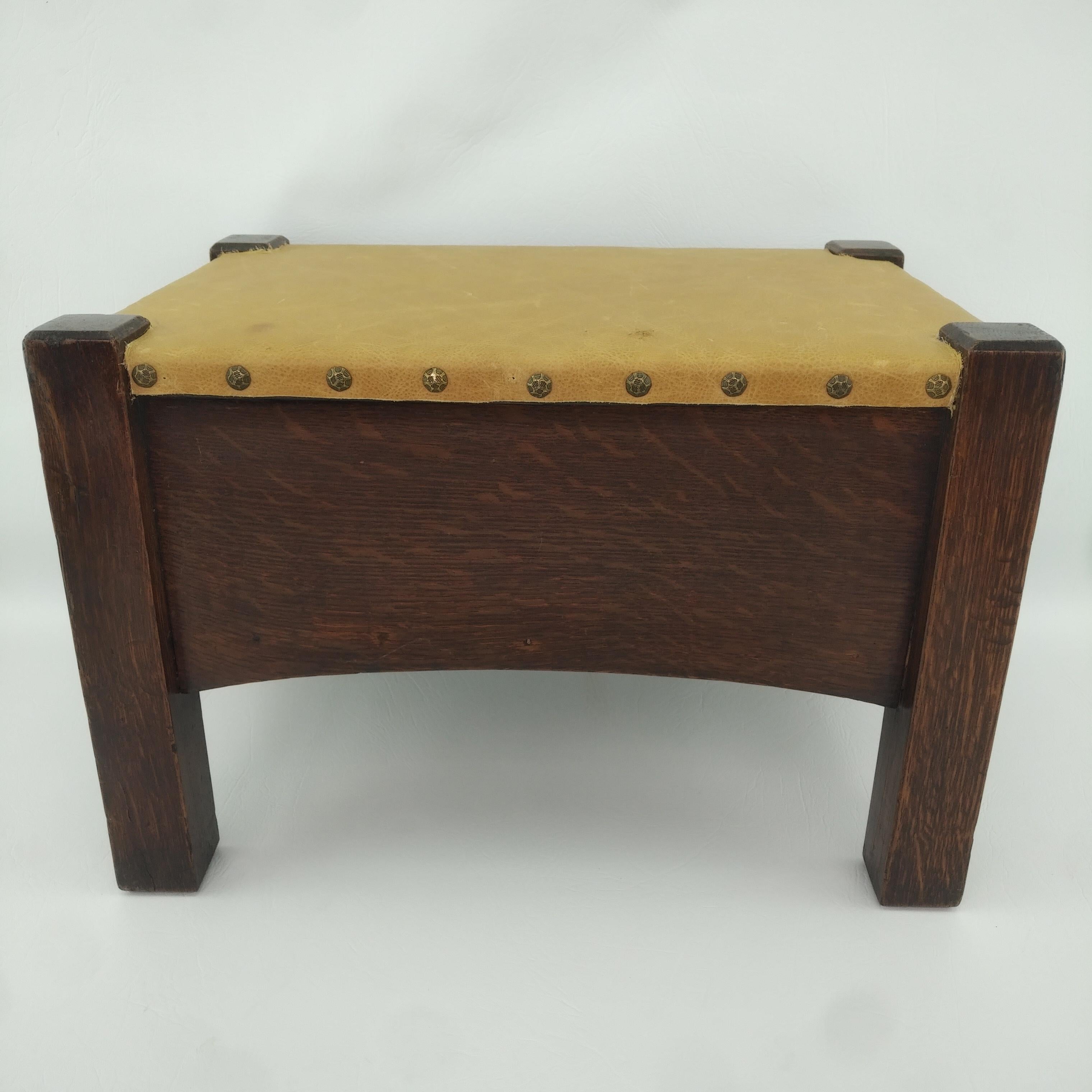 Charles Limbert One Drawer Footstool c1910 In Fair Condition For Sale In Hamilton, Ontario