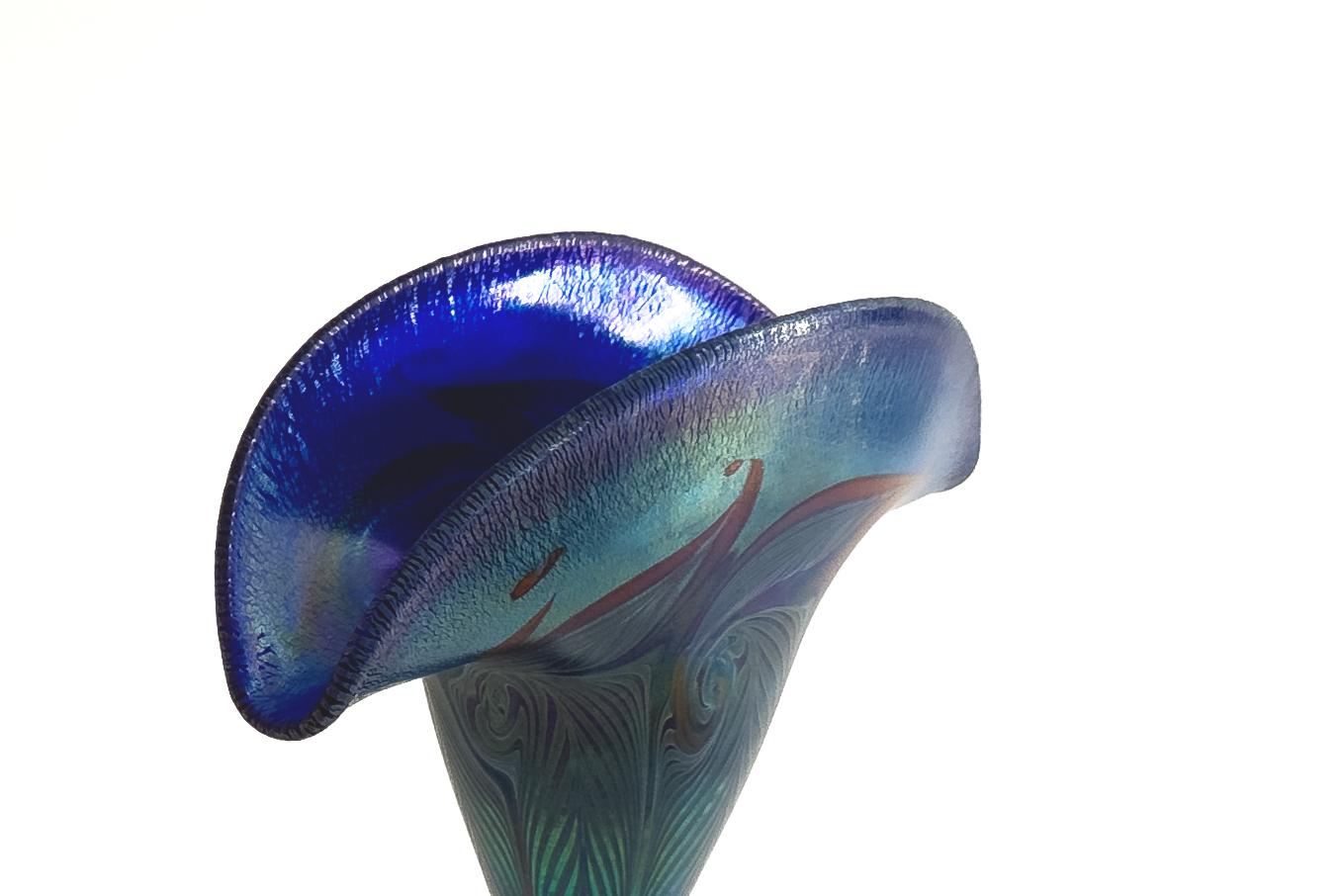 Fin du 20e siècle Rare vase en verre d'art bleu irisé de style Art nouveau Charles Lotton en vente