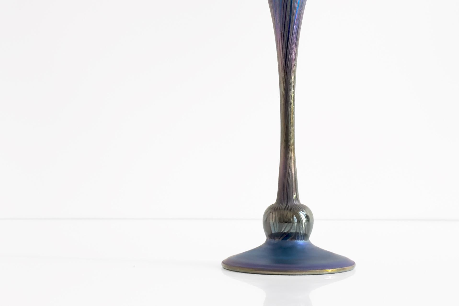 Rare vase en verre d'art bleu irisé de style Art nouveau Charles Lotton en vente 1