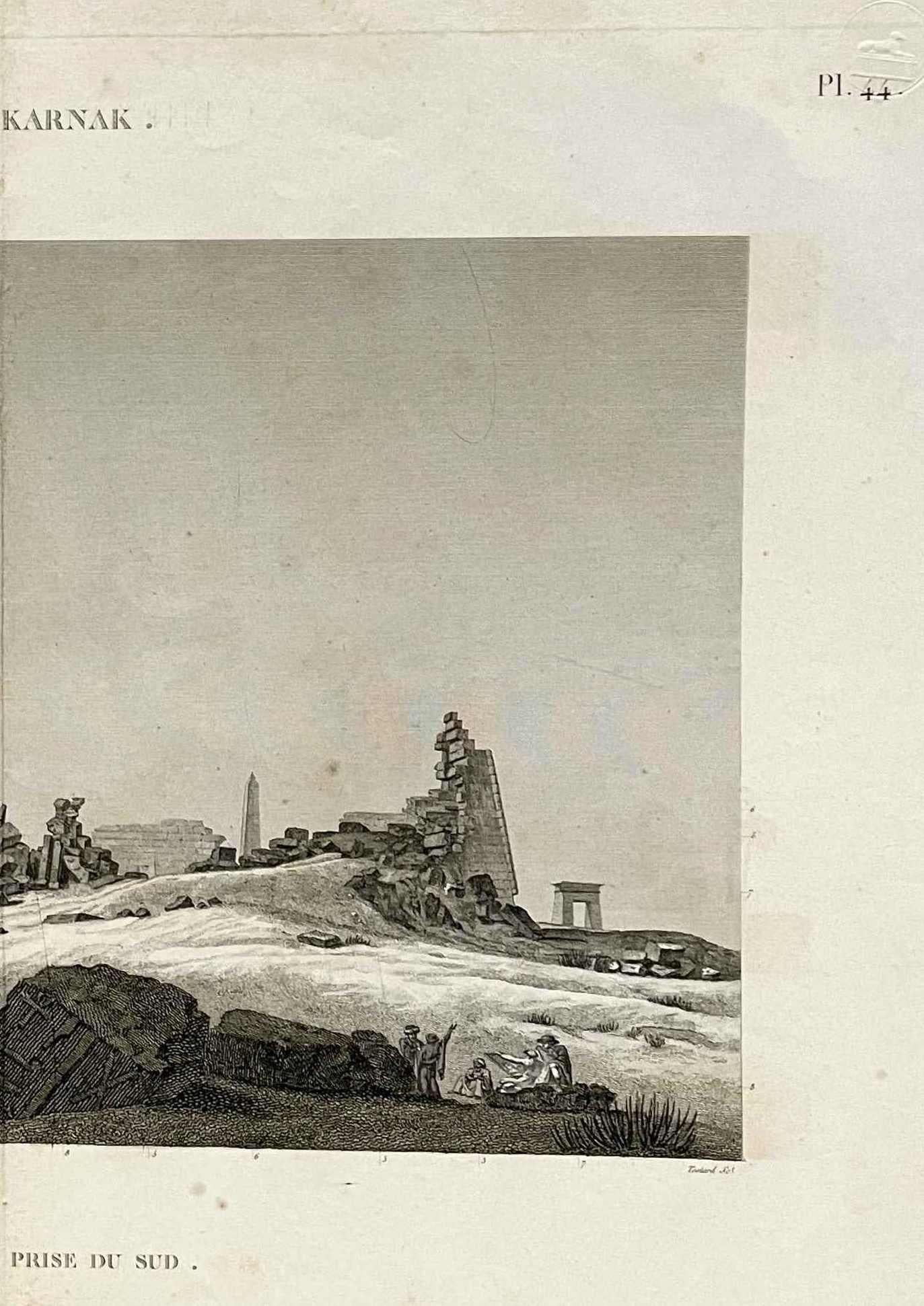 Ein Kupferstich auf Papier von Charles Louis Balzac, DESCRIPTION DE L'EGYPTE. Thèbes. Karnak. Vue des propylées prise du sud. (ANTIQUITÄTEN, Band III, Tafel 44).  Archivmattiert auf 24