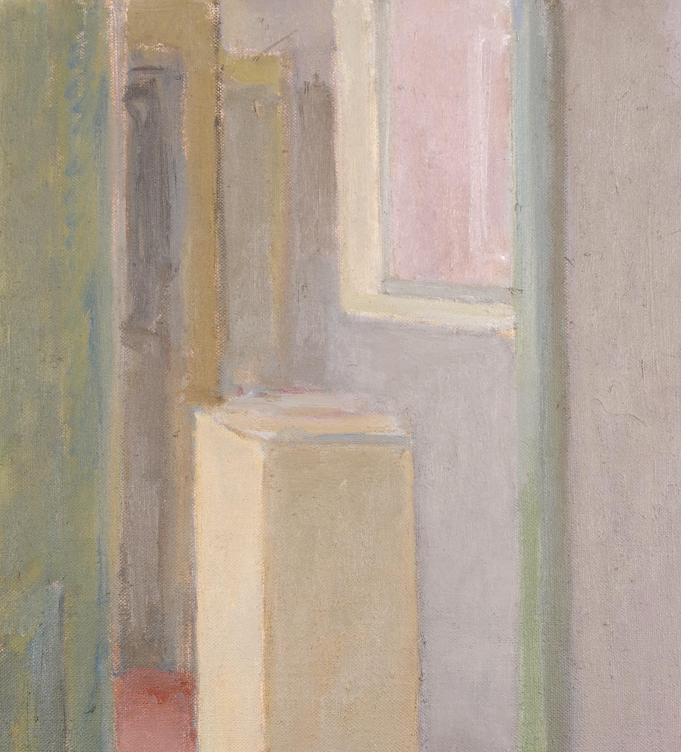 Ein wunderschönes Ölgemälde auf Leinwand, das eine Studiotür des englischen zeitgenössischen Künstlers Charles MacCarthy darstellt.

Das Werk ist in sanften, stimmungsvollen Tönen gemalt und sehr stimmungsvoll. Präsentiert in seinem originalen,
