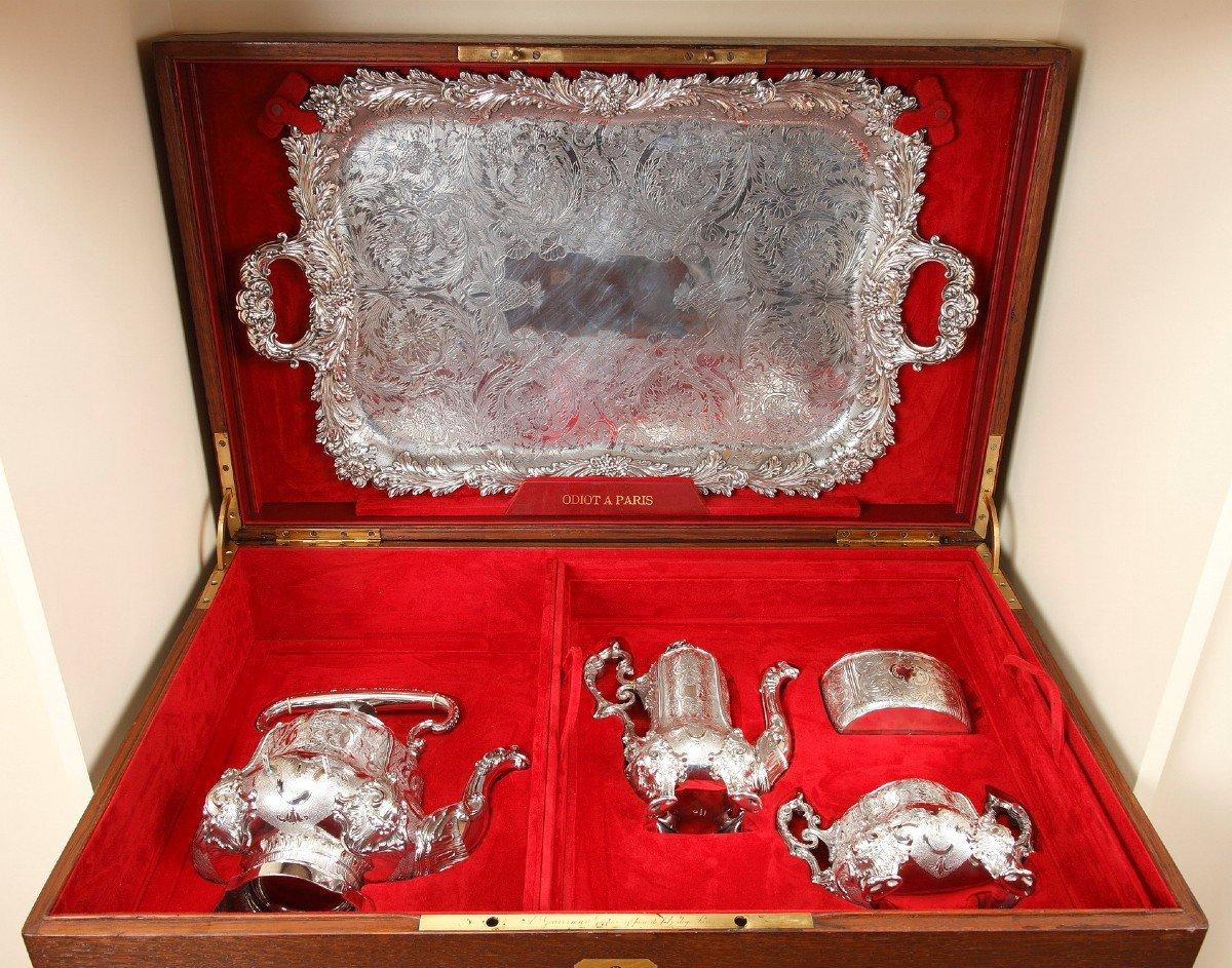 Important solid silver coffee tea service finely chiseled in rococo style with a decoration of foliage, acanthus and cartridges on a mat background. The spouts represent dolphins and the grips of flowery and foliage bouquets. It is composed of a