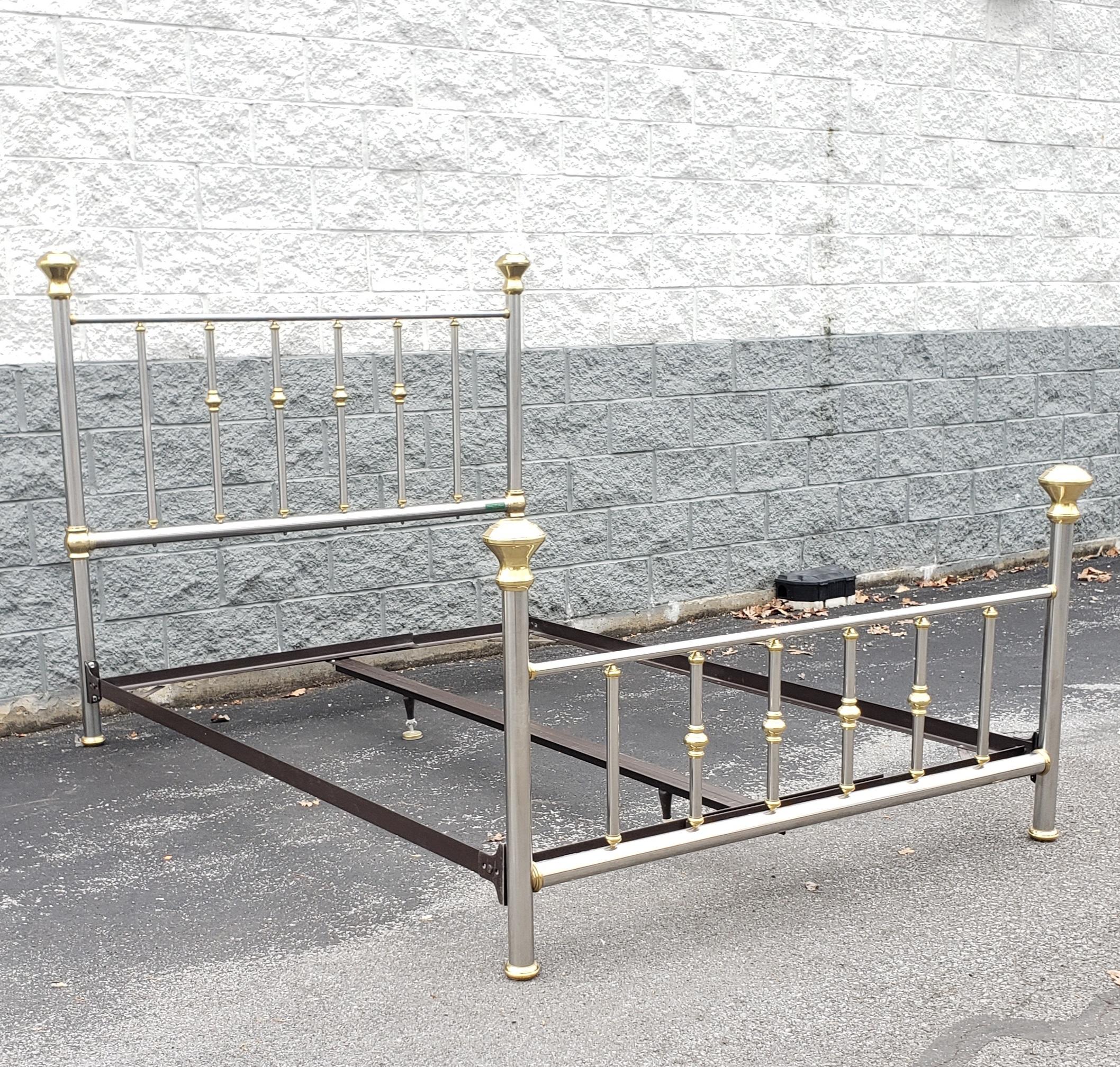 A magnificent Charles P. Rogers French polished aluminum and brass queen size bedstead in great vintage condition.
Very clean troughout. Comes with original iron frame and hardware. Bed measures 64