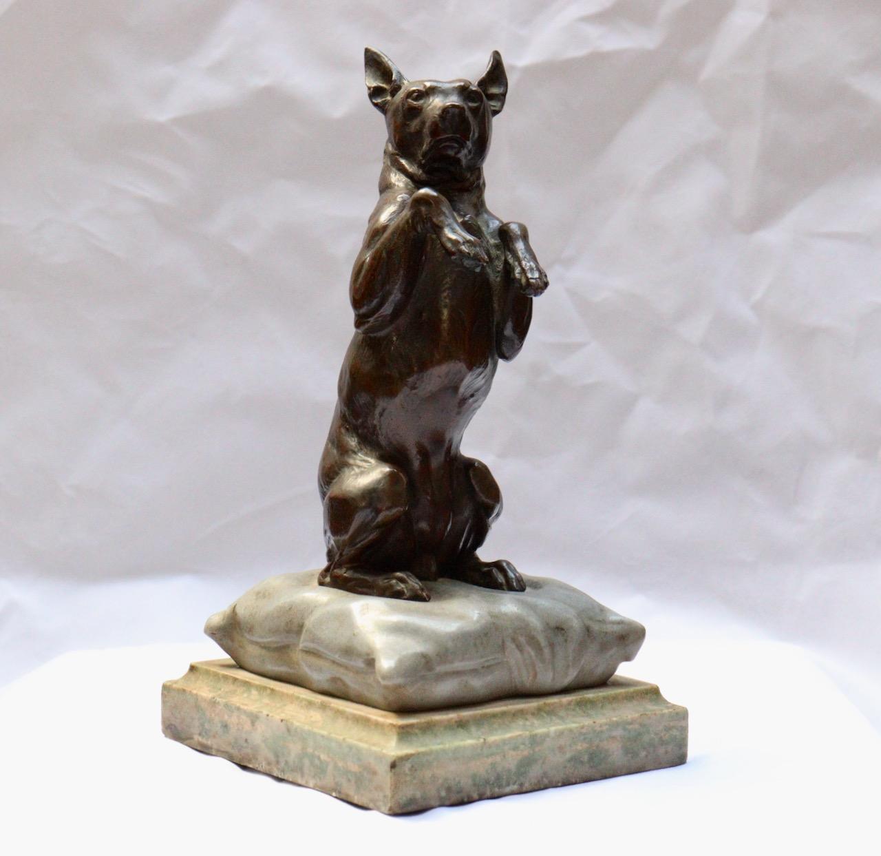 Charles Paillet (1871-1937)
Dog pretending on a pillow
Charming Bronze figure with double patina, brown and unusual grey one.
Signed on the cushion Ch.Paillet
On a square base in green marble
Circa 1900.
     