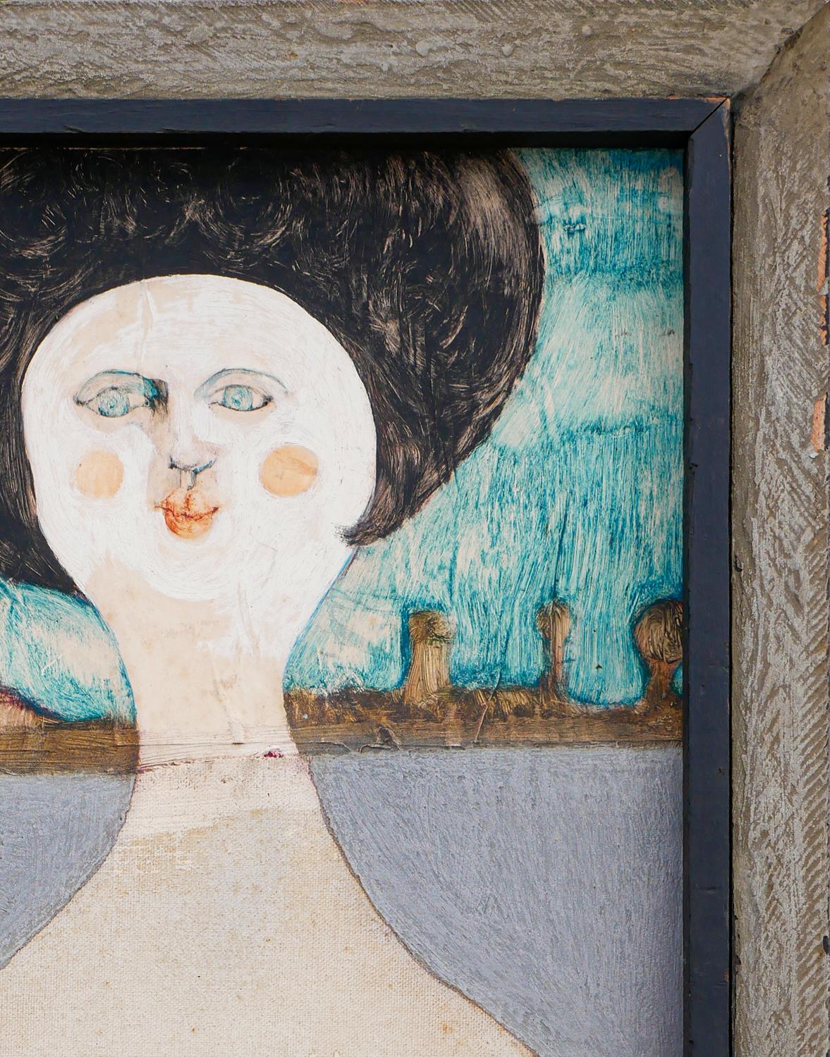 Blaue, pfirsichfarbene und graue abstrakte figurative Mixed-Media-Malerei des Künstlers Charles Pebworth aus Houston, TX. Das Werk zeigt eine Frau mit einer großen Frisur vor einer Landschaftskulisse. Signiert und betitelt vom Künstler auf der