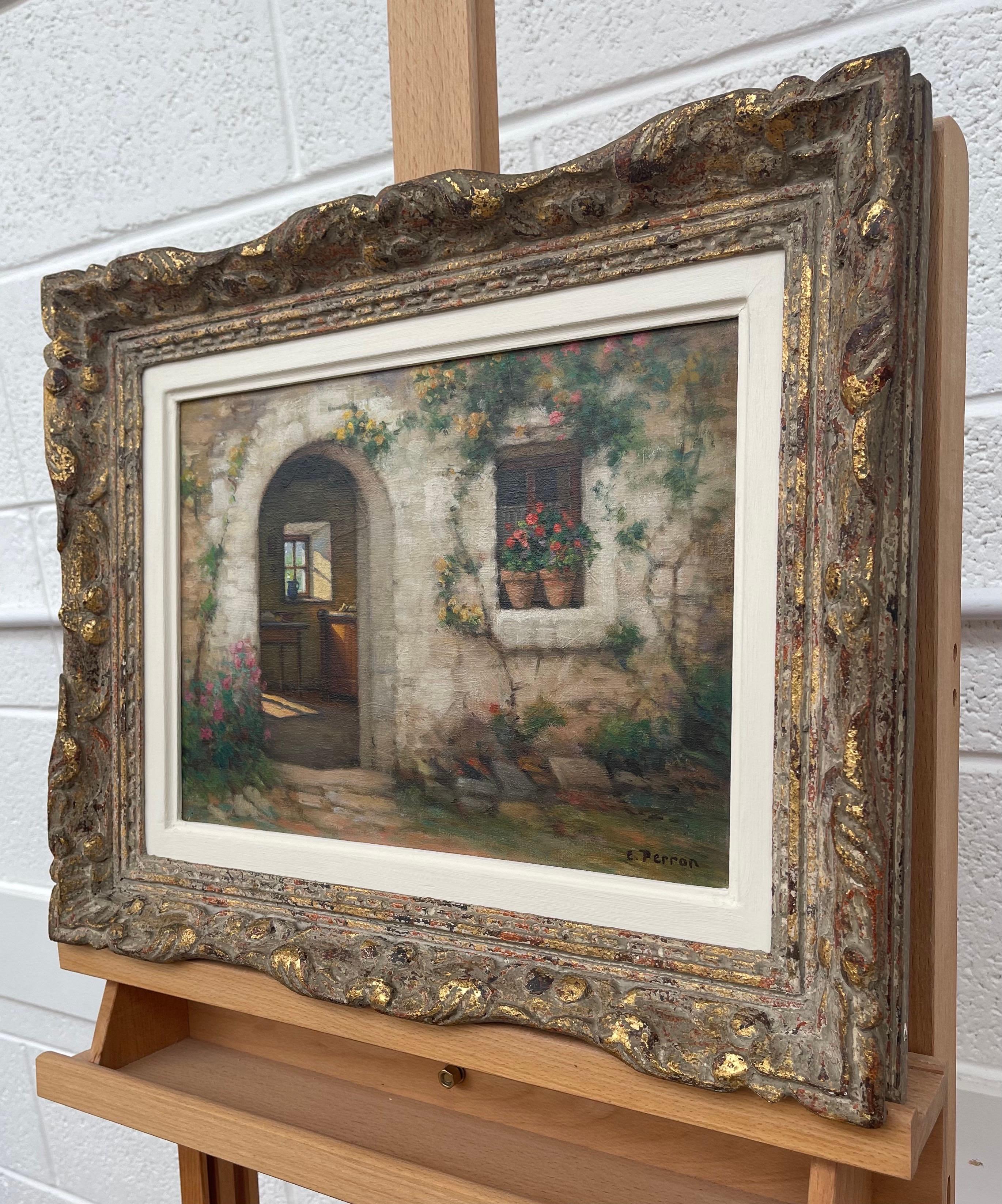 Ölgemälde eines französischen Steingebäudes mit dem Titel Interieur et Exteriuer aus dem frühen 20. Jahrhundert (Braun), Still-Life Painting, von Charles Perron