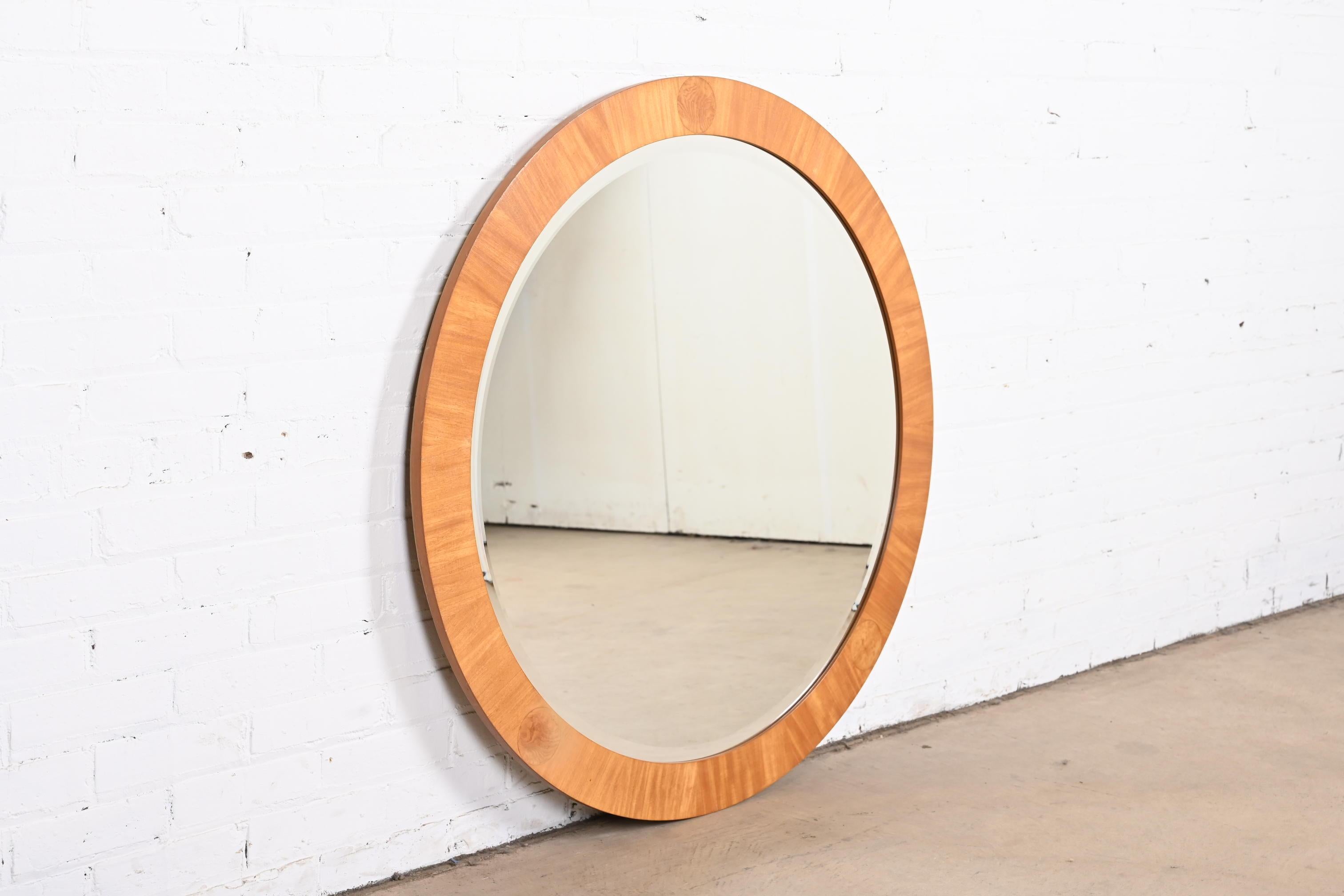 A rare and gorgeous modern Art Deco large round wall mirror

By Charles Pfister for Baker Furniture

USA, 1980s

Primavera (white mahogany) wood, with inlaid burl wood, and beveled mirror.

Measures: 40