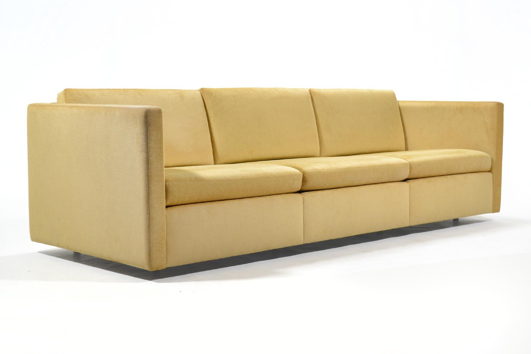 Charles Pfister's 1971 sofa design for Knoll is a classic minimal design which works in any interior. The small, black legs are set back to impart a 