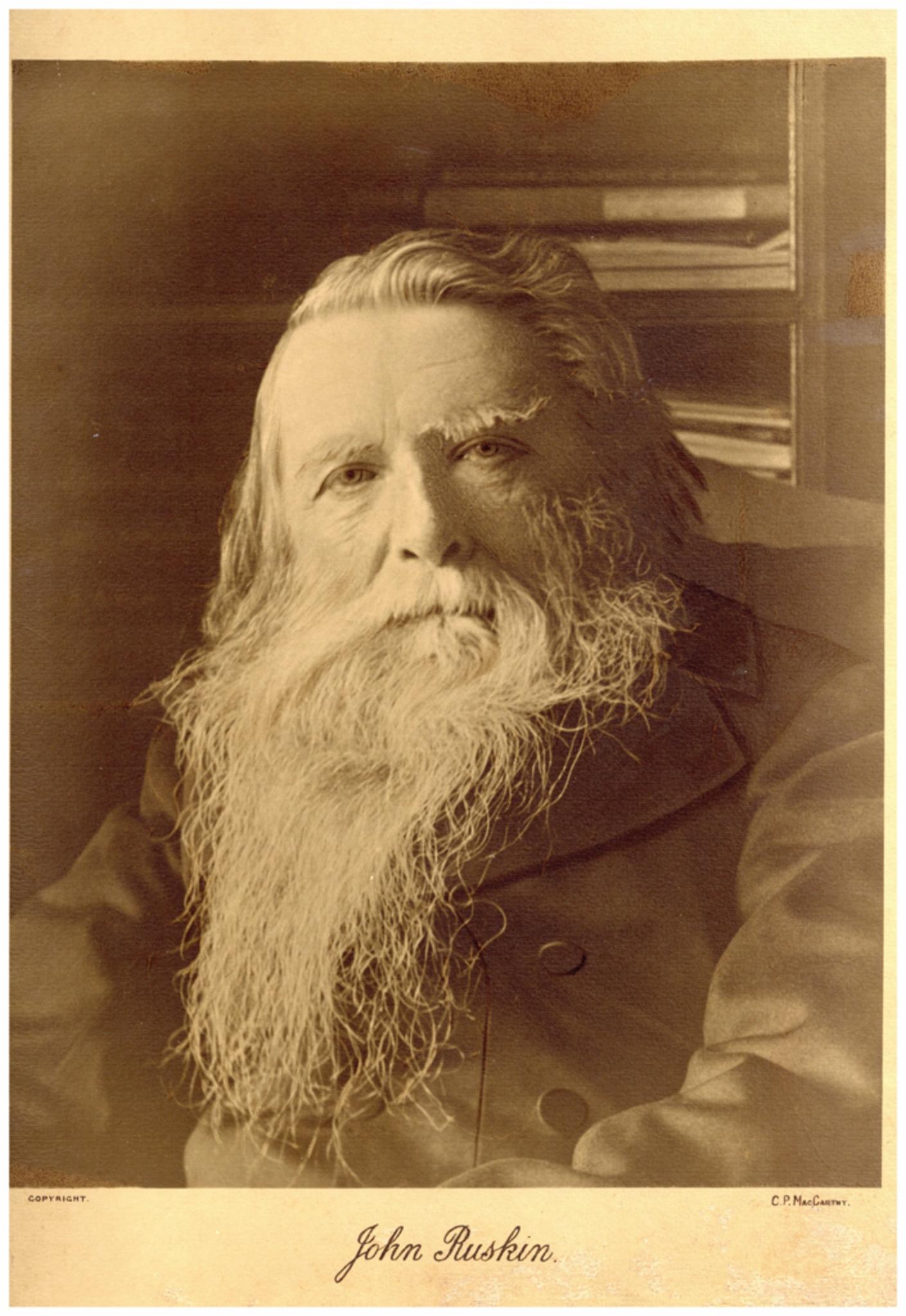Das Porträt von John Ruskin von Charles Philip McCarthy ist eine Photogravüre aus dem Jahr 1890.

Druck auf hochwertigem Baumwollpapier im Großformat mit Platin-Tonungseffekt.

Unterschrift des Fotografen und Copyright-Vermerke am unteren Rand der