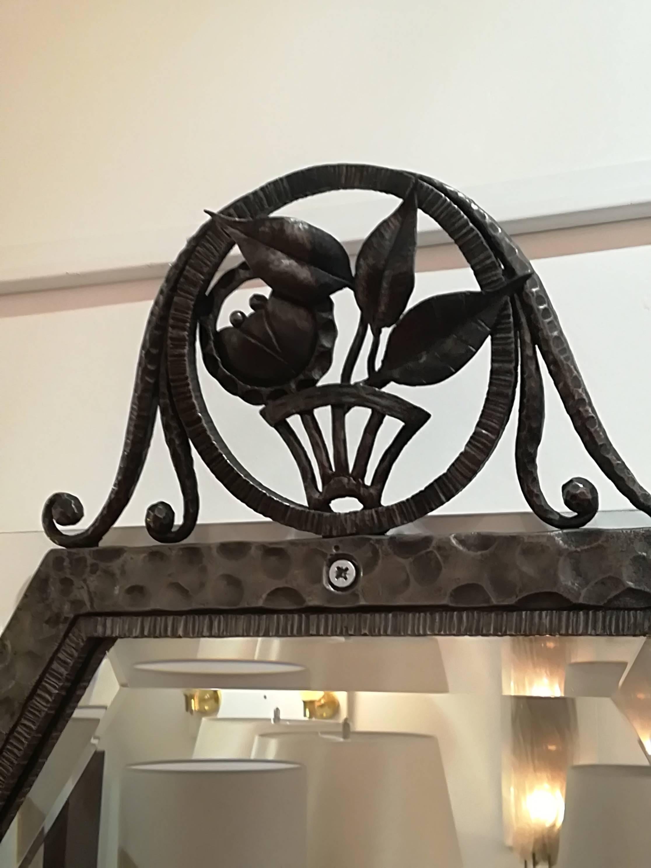 Charles Piguet (1887-1942)
Art Deco wrought iron mirror, circa 1930, in excellent condition.
Signed Piguet Lyon on the right.