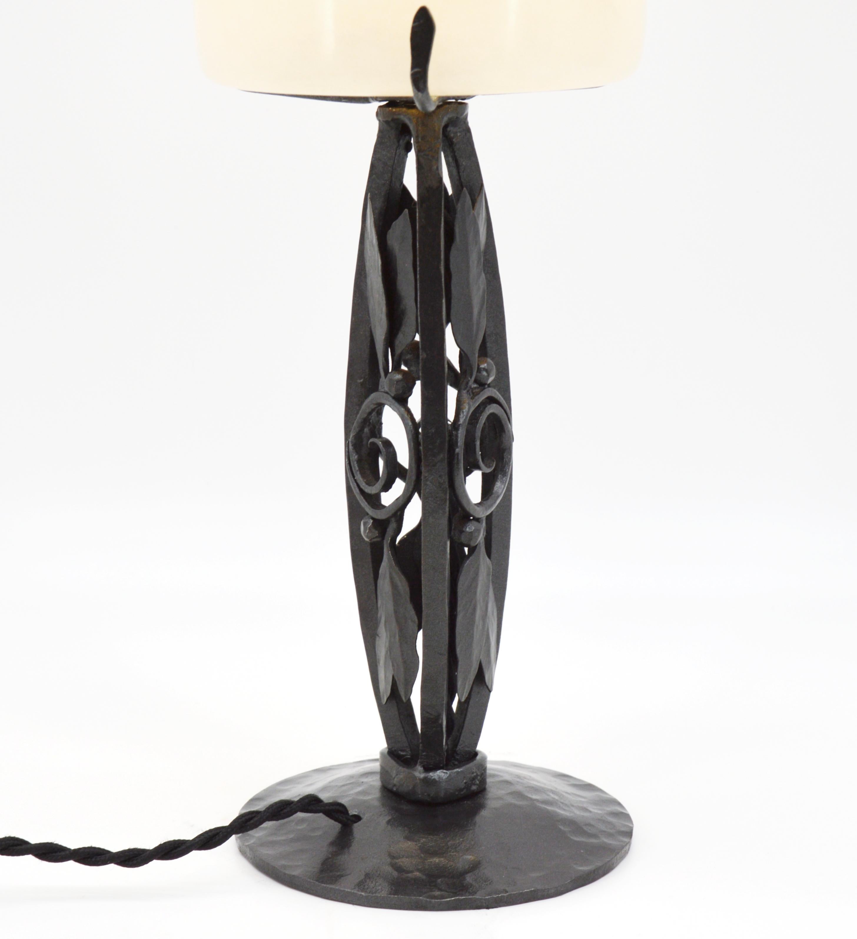 Lámpara de mesa francesa Art Déco de alabastro Charles Piguet, 1920 en venta 2