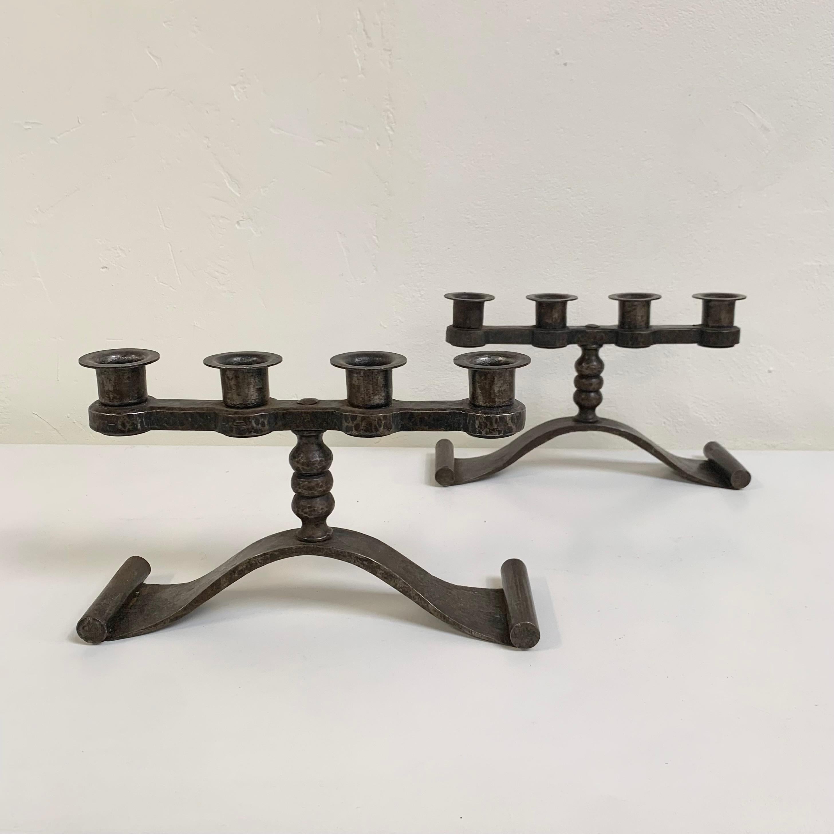 Charles Piguet Coppia di portacandele in ferro battuto stampati, circa 1925, Francia. in vendita 4