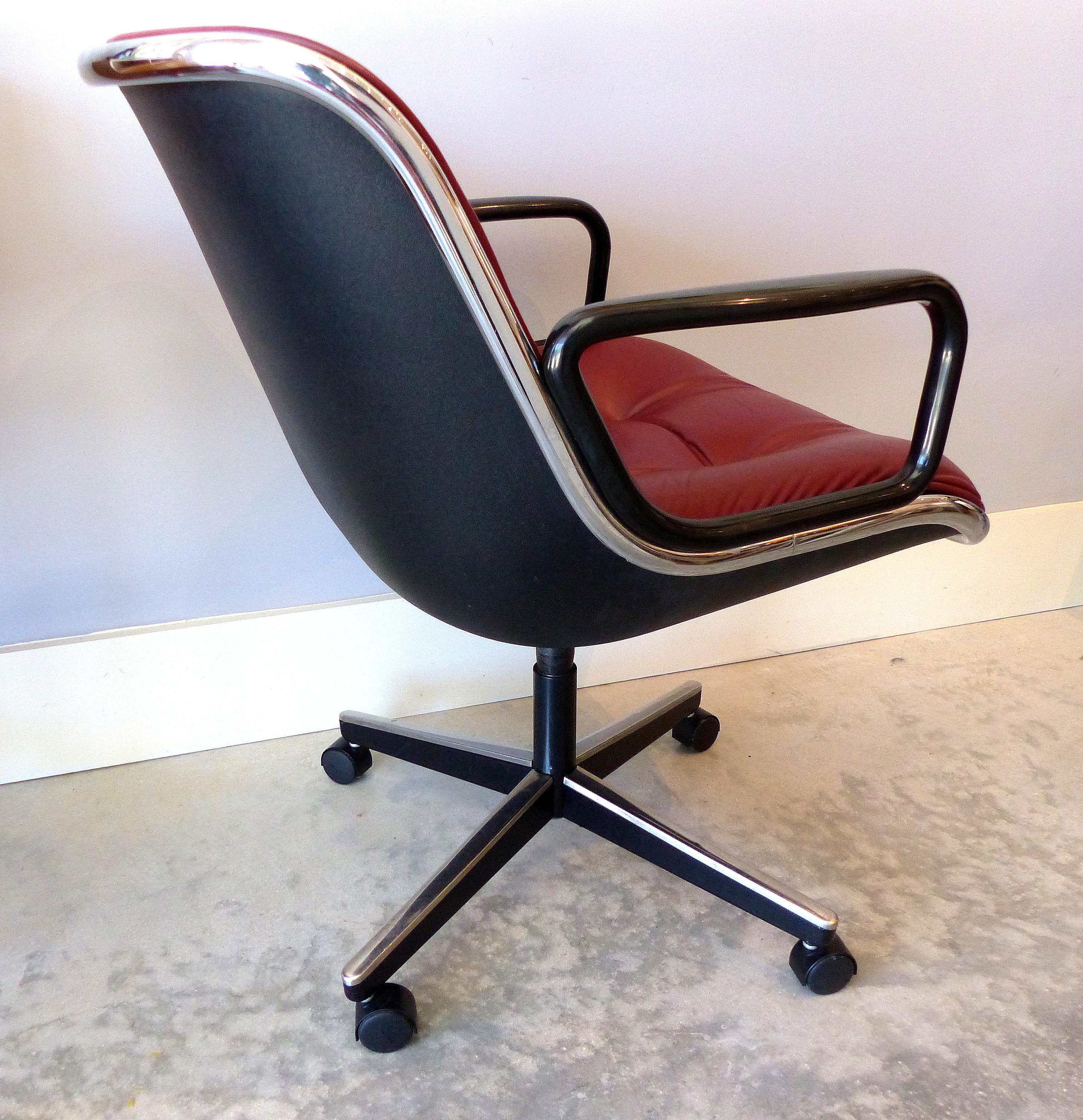 Charles Pollack Modern Executive Swivel Chairs for Knoll, 3 Pairs Available In Good Condition In Miami, FL