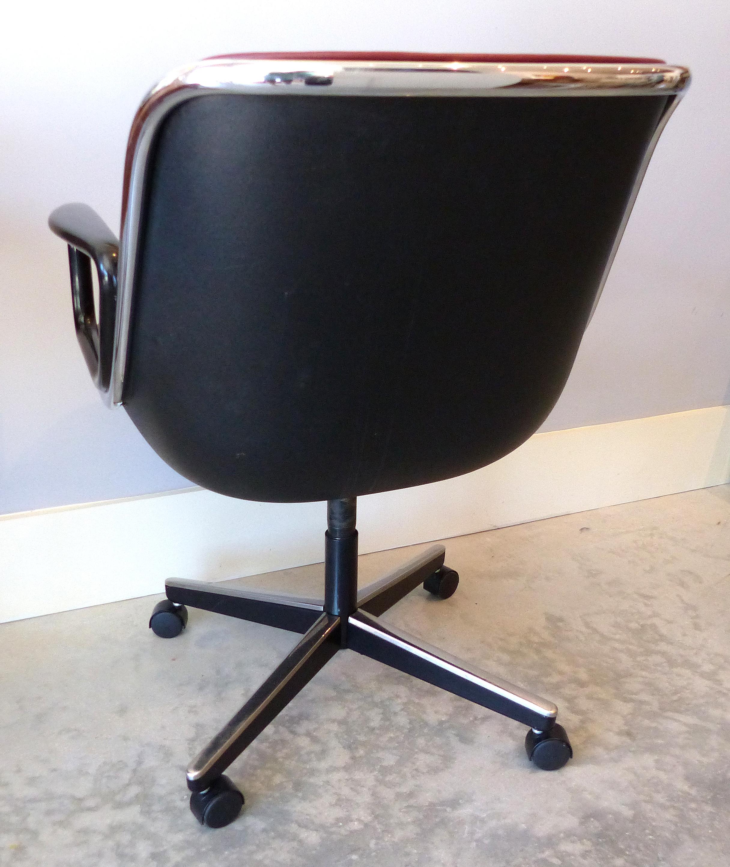 Late 20th Century Charles Pollack Modern Executive Swivel Chairs for Knoll, 3 Pairs Available