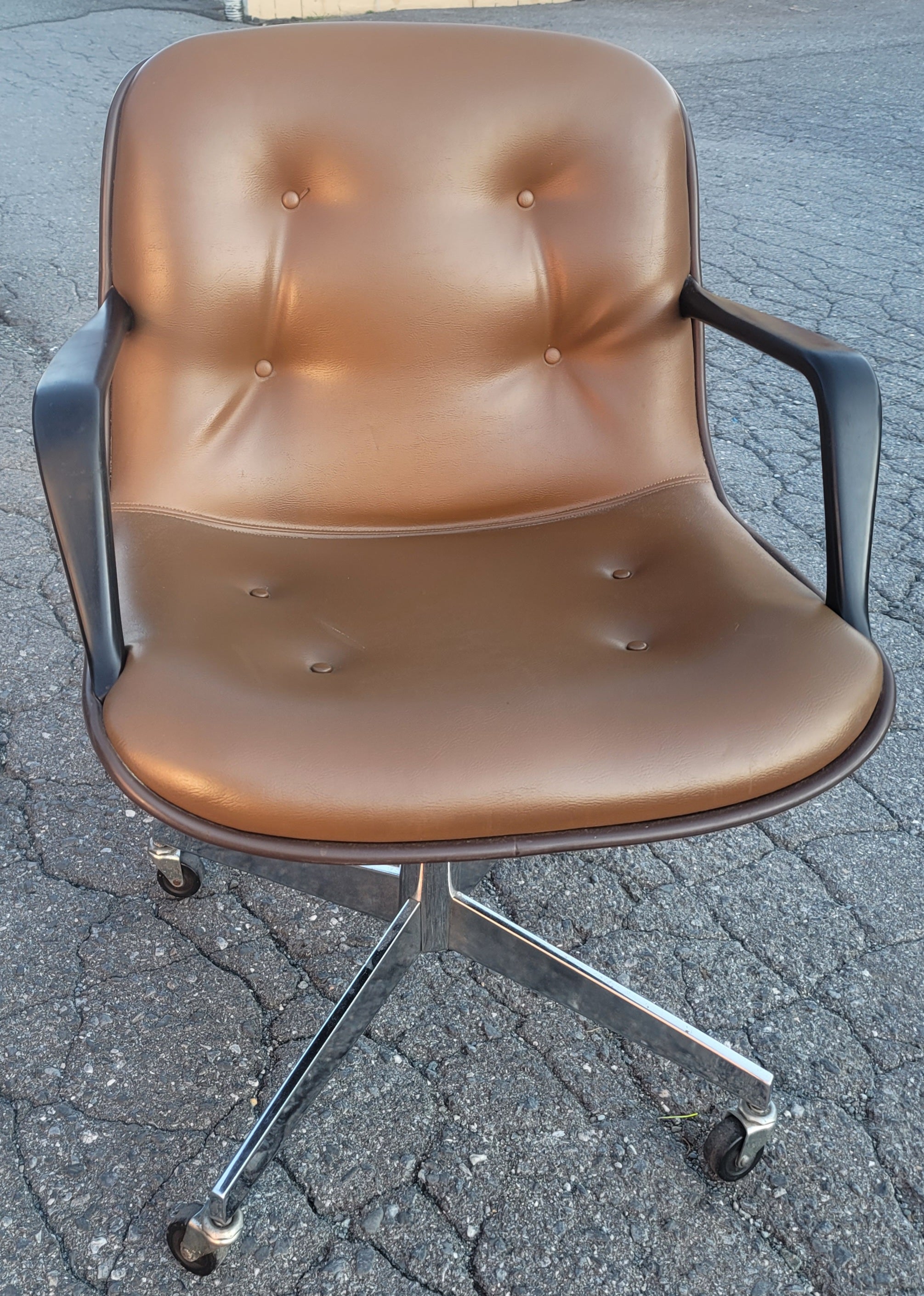20th Century Charles Pollock by Knoll Executive Chair, 1970s