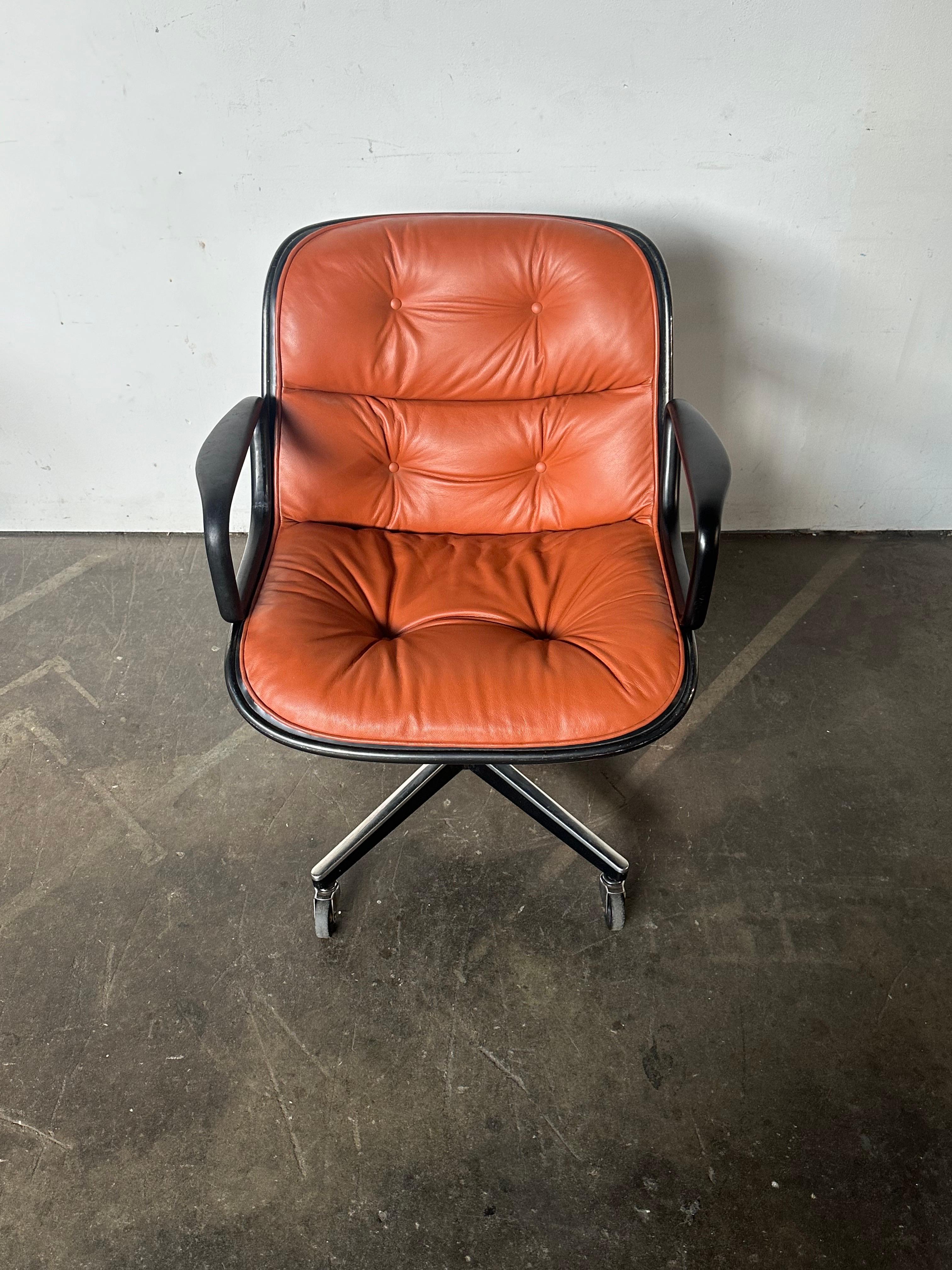 Charles Pollock-Schreibtischstuhl von Knoll in gebranntem Orange (Metall)