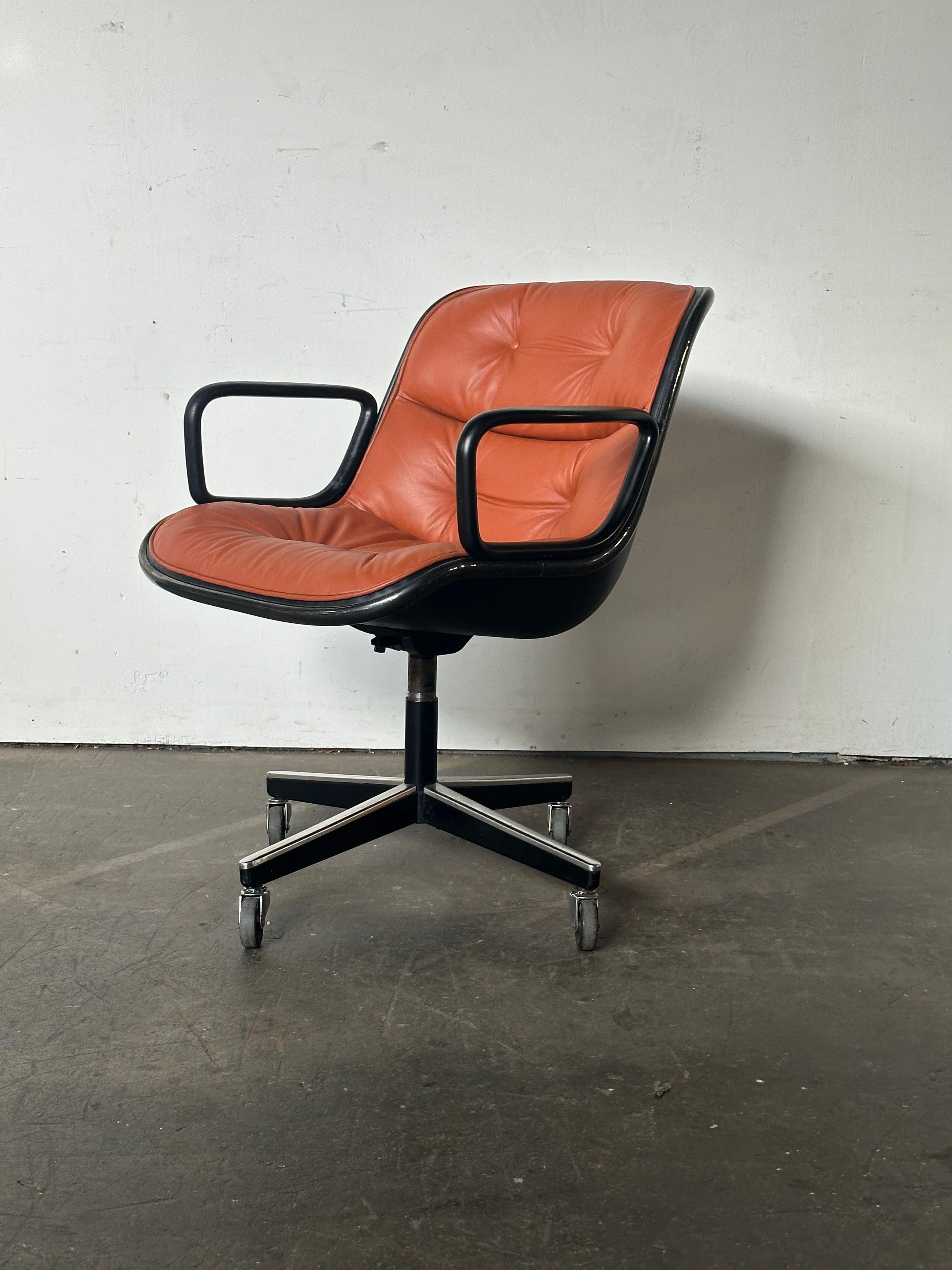 Charles Pollock-Schreibtischstuhl von Knoll in gebranntem Orange (Metall)