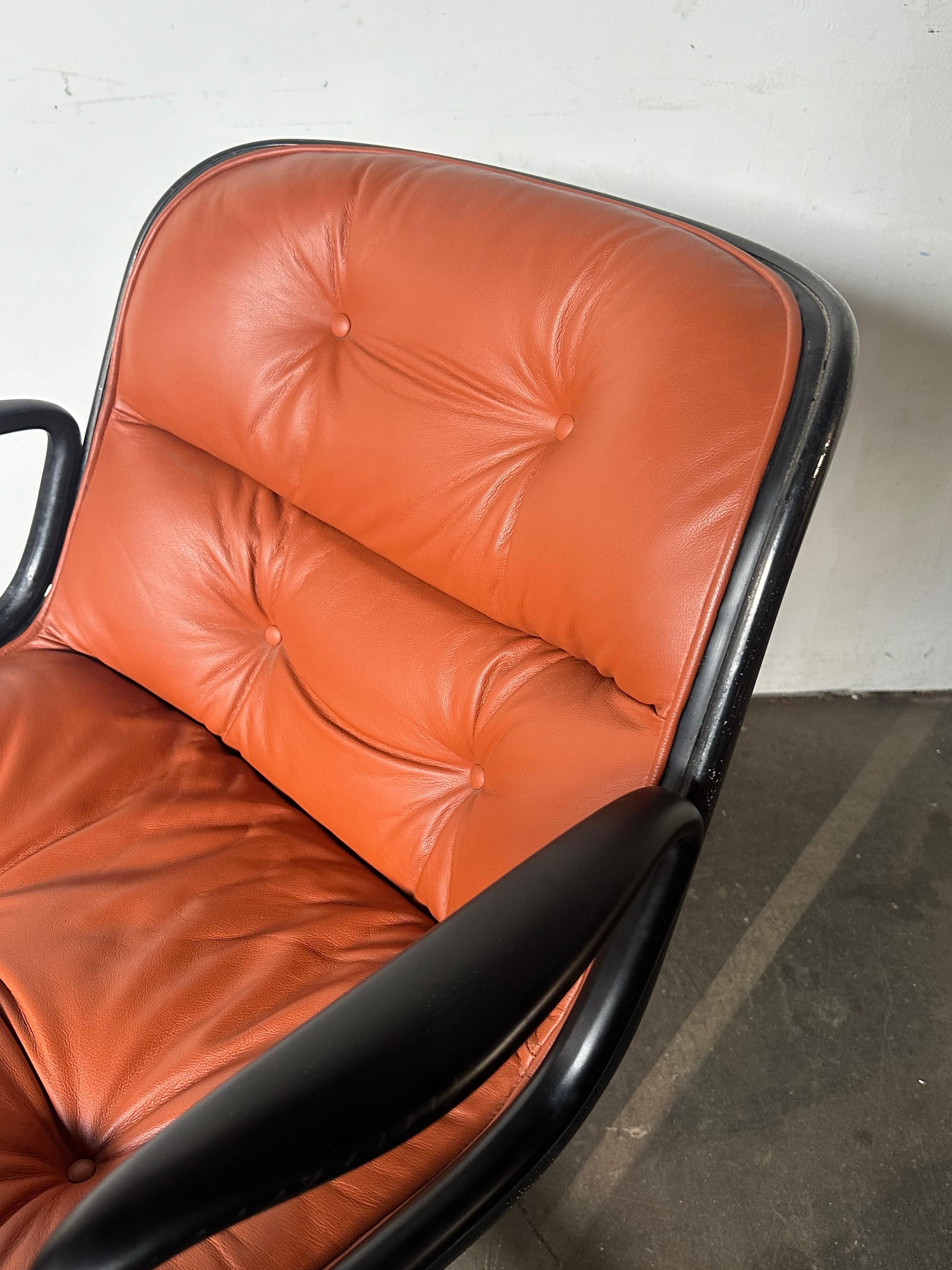 Charles Pollock-Schreibtischstuhl von Knoll in gebranntem Orange 1