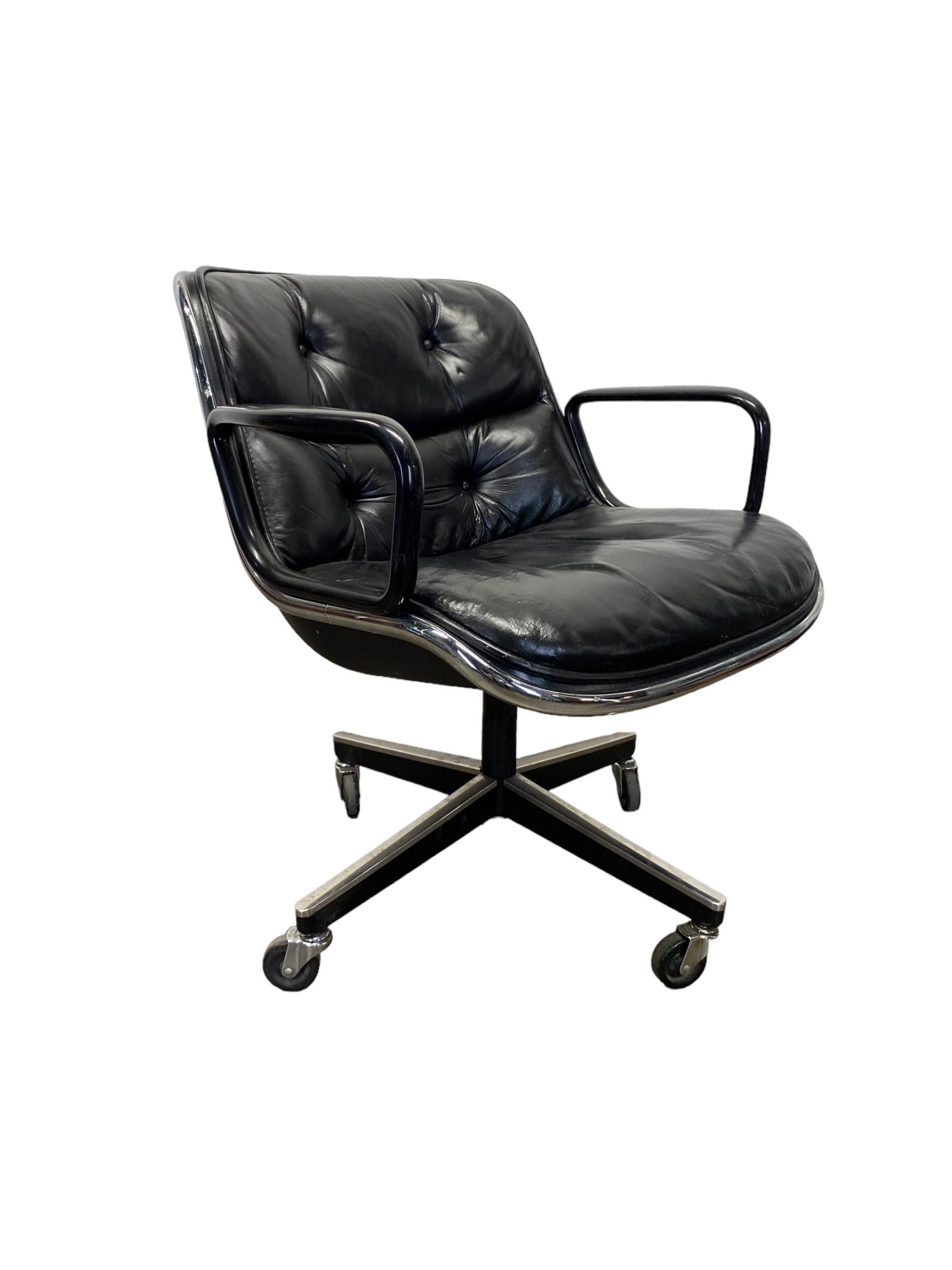 Mid-Century Modern Charles Pollock Executive Chair in Black Leather For Sale