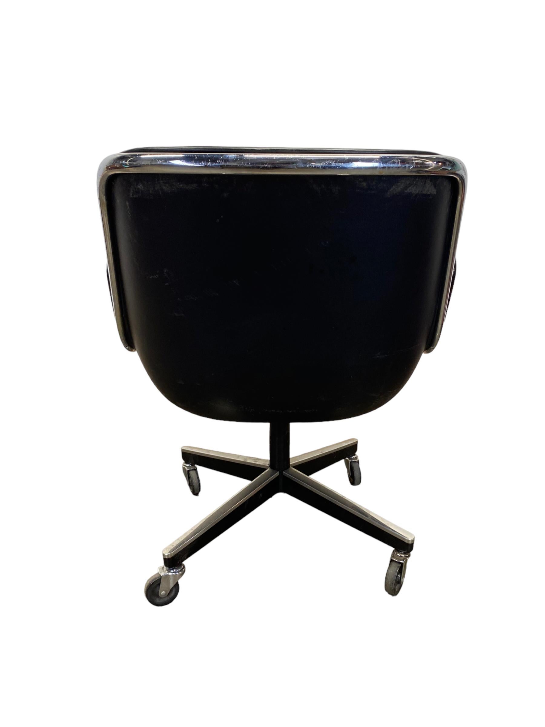 Charles Pollock Executive Chair in Black Leather For Sale 3