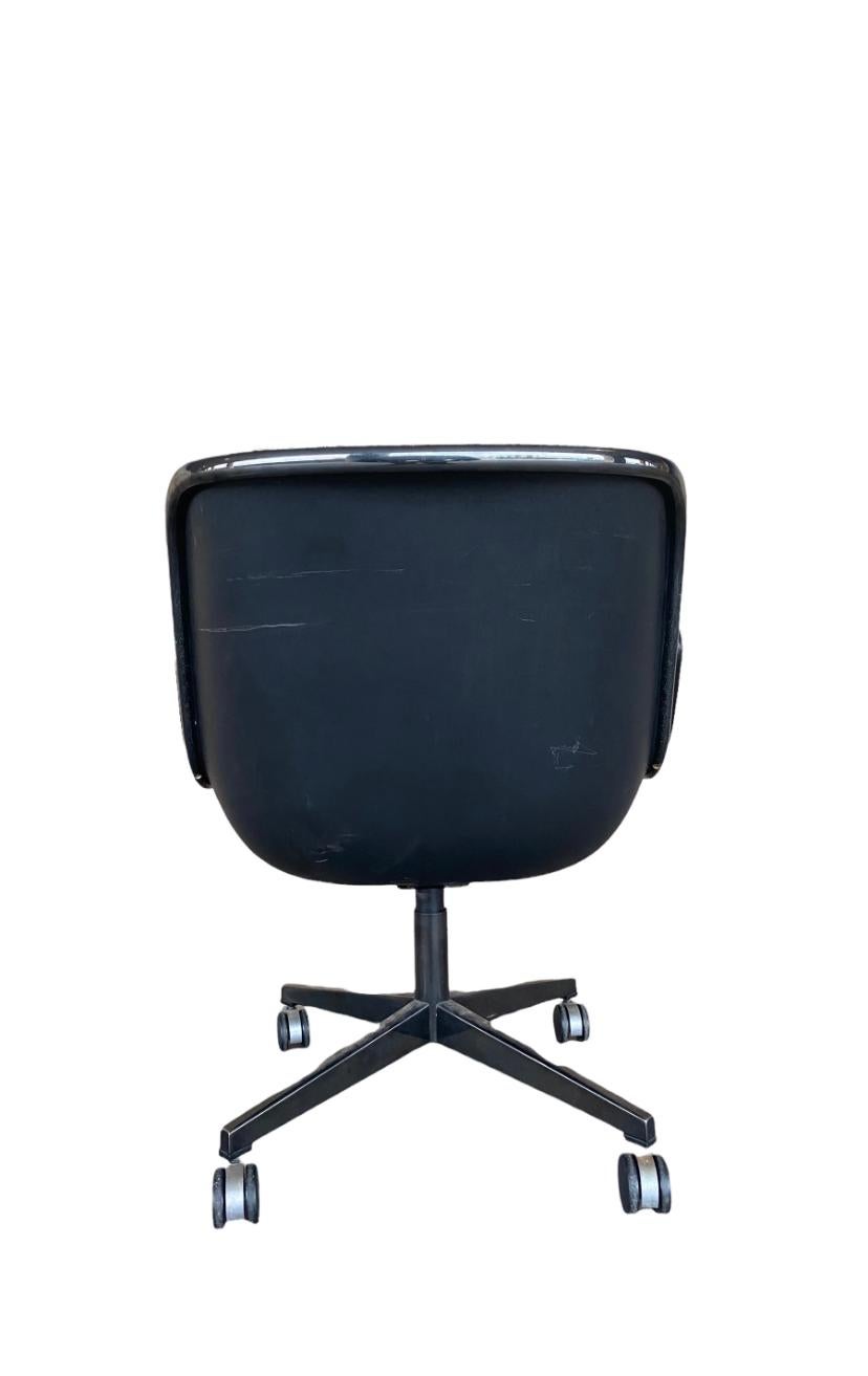 Charles Pollock Executive Desk Chair for Knoll In Fair Condition In Brooklyn, NY