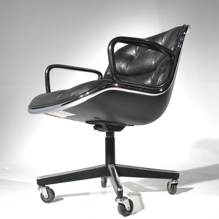 Charles Pollock Executive Desk Chairs for Knoll In Good Condition For Sale In Los Angeles, CA