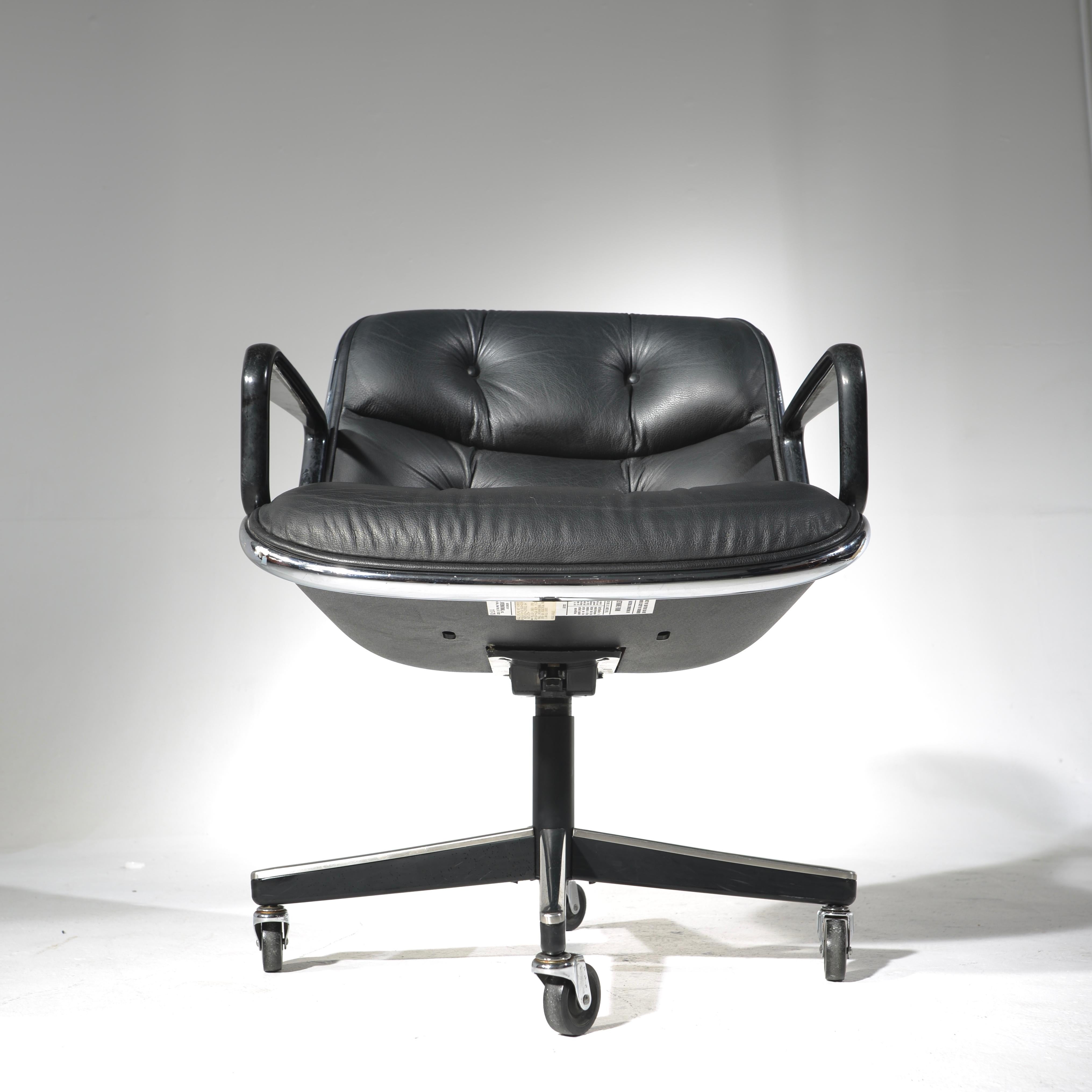 Charles Pollock Executive Desk Chairs for Knoll 2